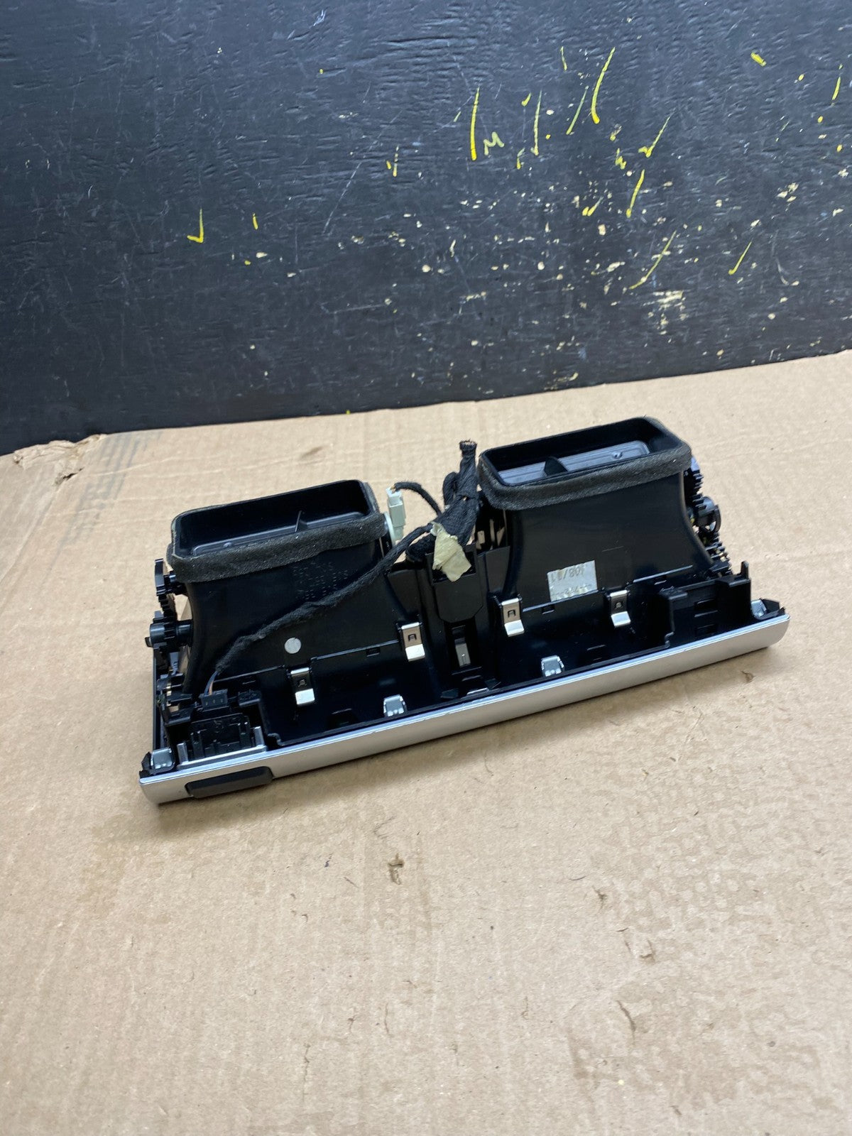 2010 to 2013 BMW X5 X6 Center Console Dash Air Vent OEM Y9940 DG4