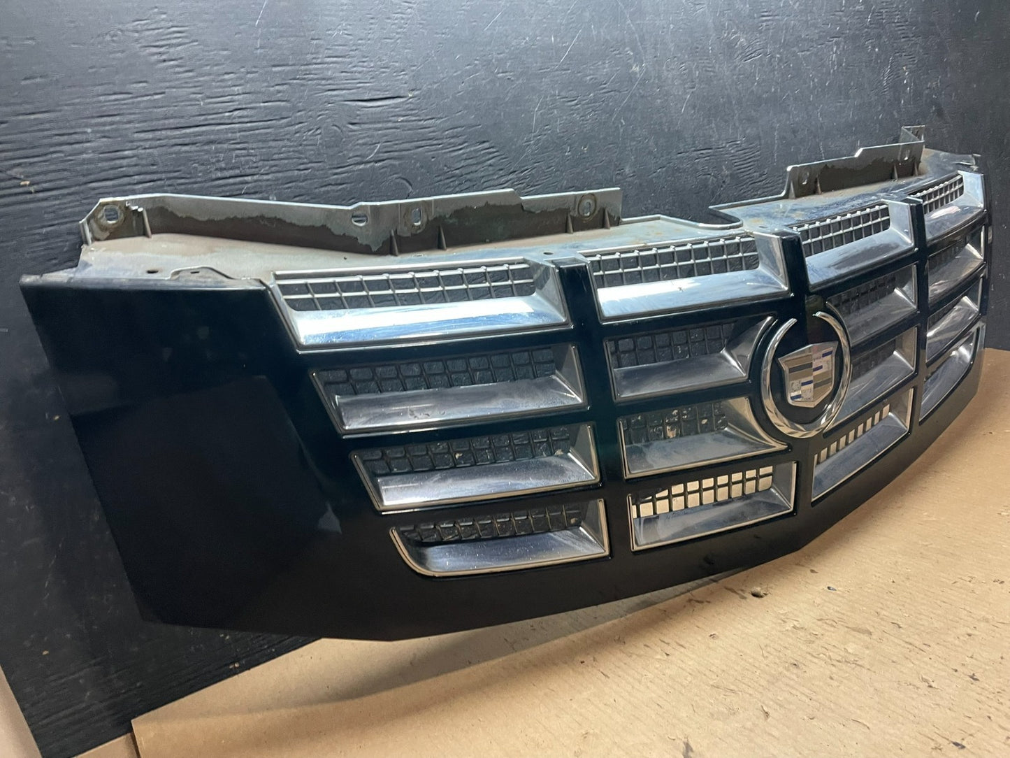 2007-2014 Cadillac Escalade Front Upper Grille Grill OEM aa2387 DG2