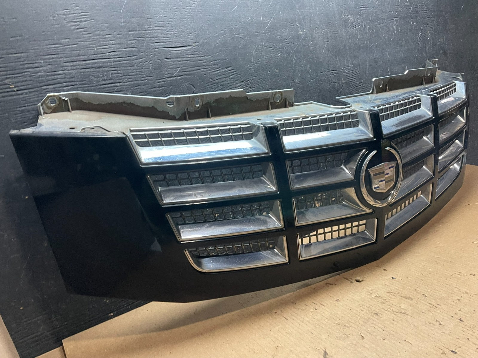 2007-2014 Cadillac Escalade Front Upper Grille Grill OEM aa2387 DG2