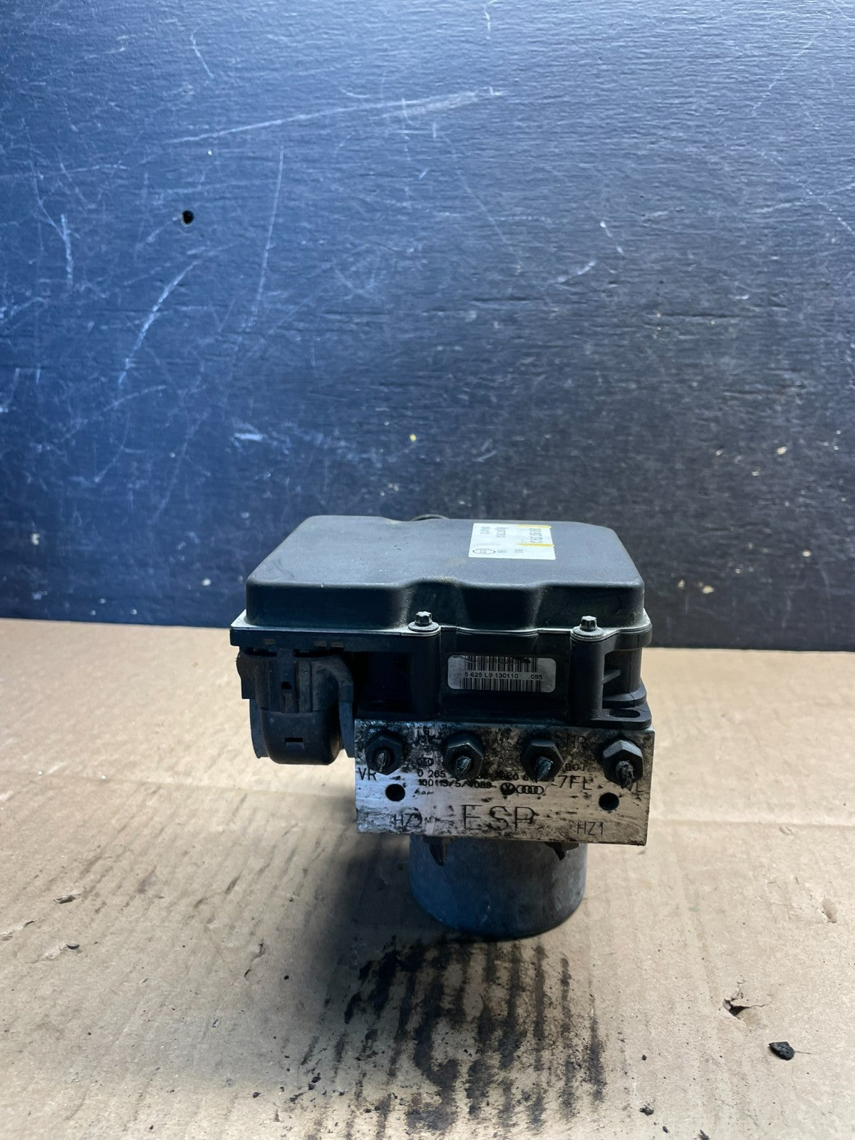 2009 to 2012 Audi A4 ABS Anti-Lock Brake Pump 8K0907379AB OEM u2194 DG1