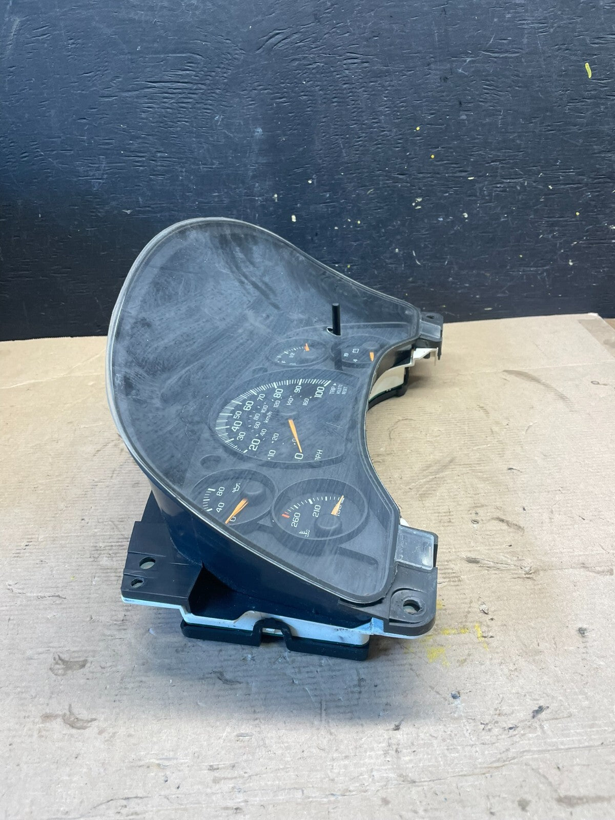 2004 to 2007 Chevrolet Express Speedometer Cluster Gauge n74491