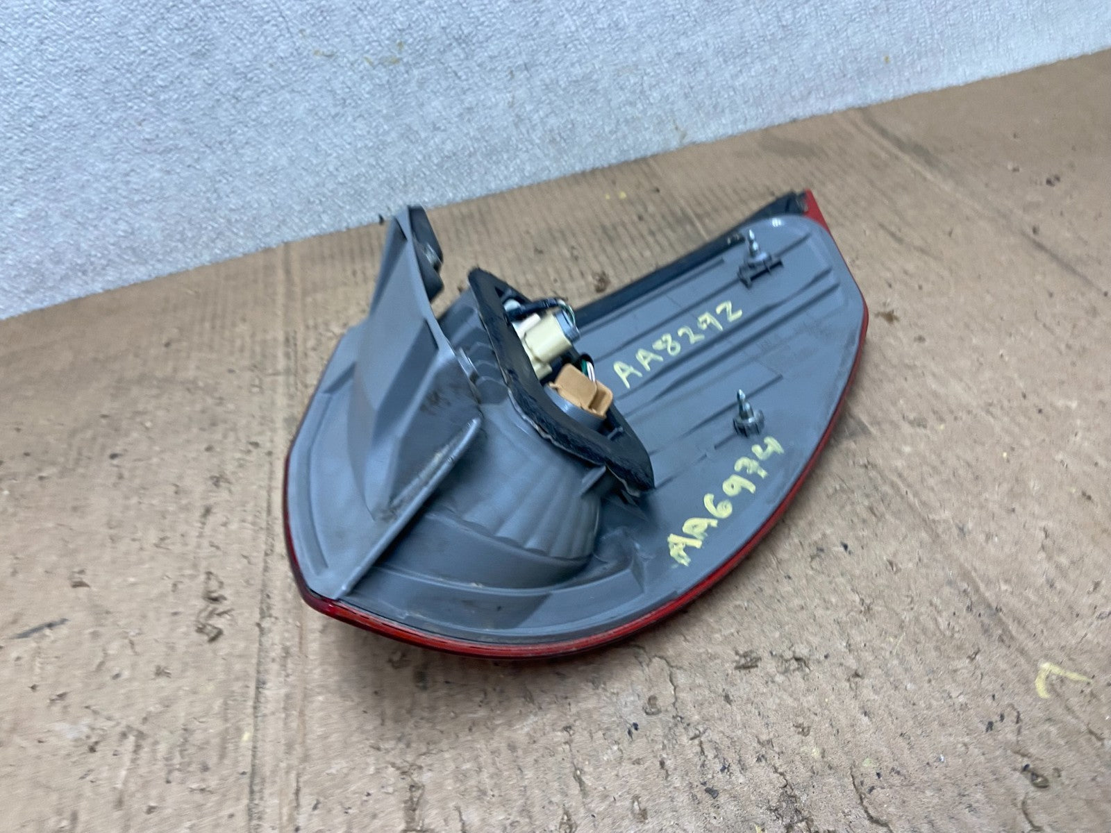 2006 to 2010 Toyota Sienna Left Driver LH Side Tail Light AA8292 LK5