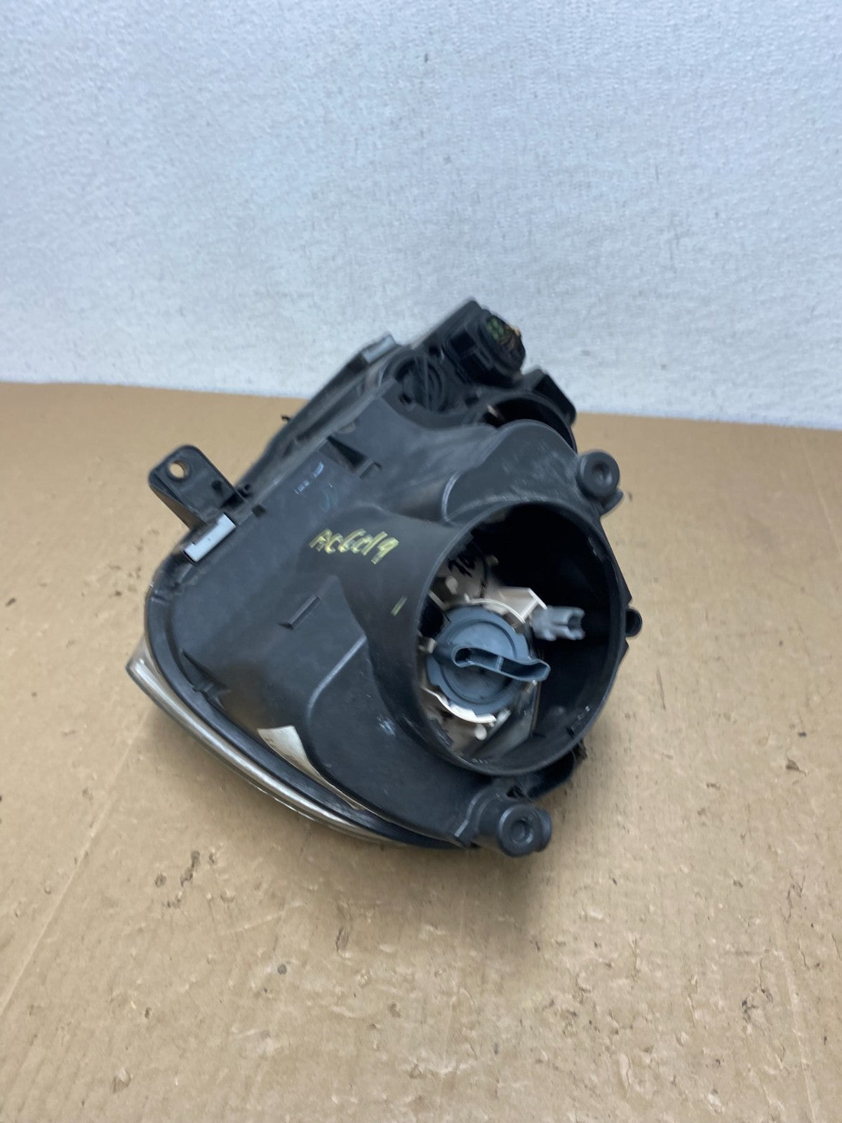 2005 - 2010 Volkswagen Jetta Right Passenger RH Side Headlight Halogen AC6019 DW6