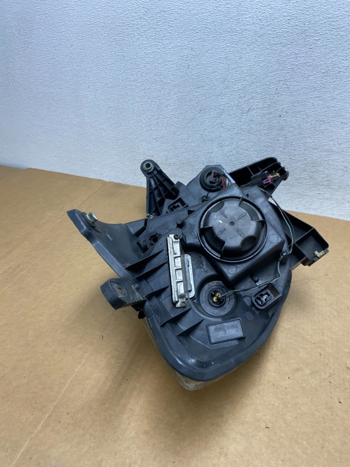 2008-2012 Buick Enclave Left Driver Headlight Xenon Hid One Ballast AE3044 DW8