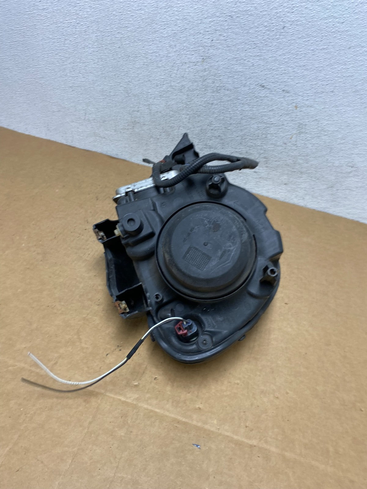 2007 to 2008 Chrysler Pacifica Left Driver LH Xenon Headlight AD4525 DW8