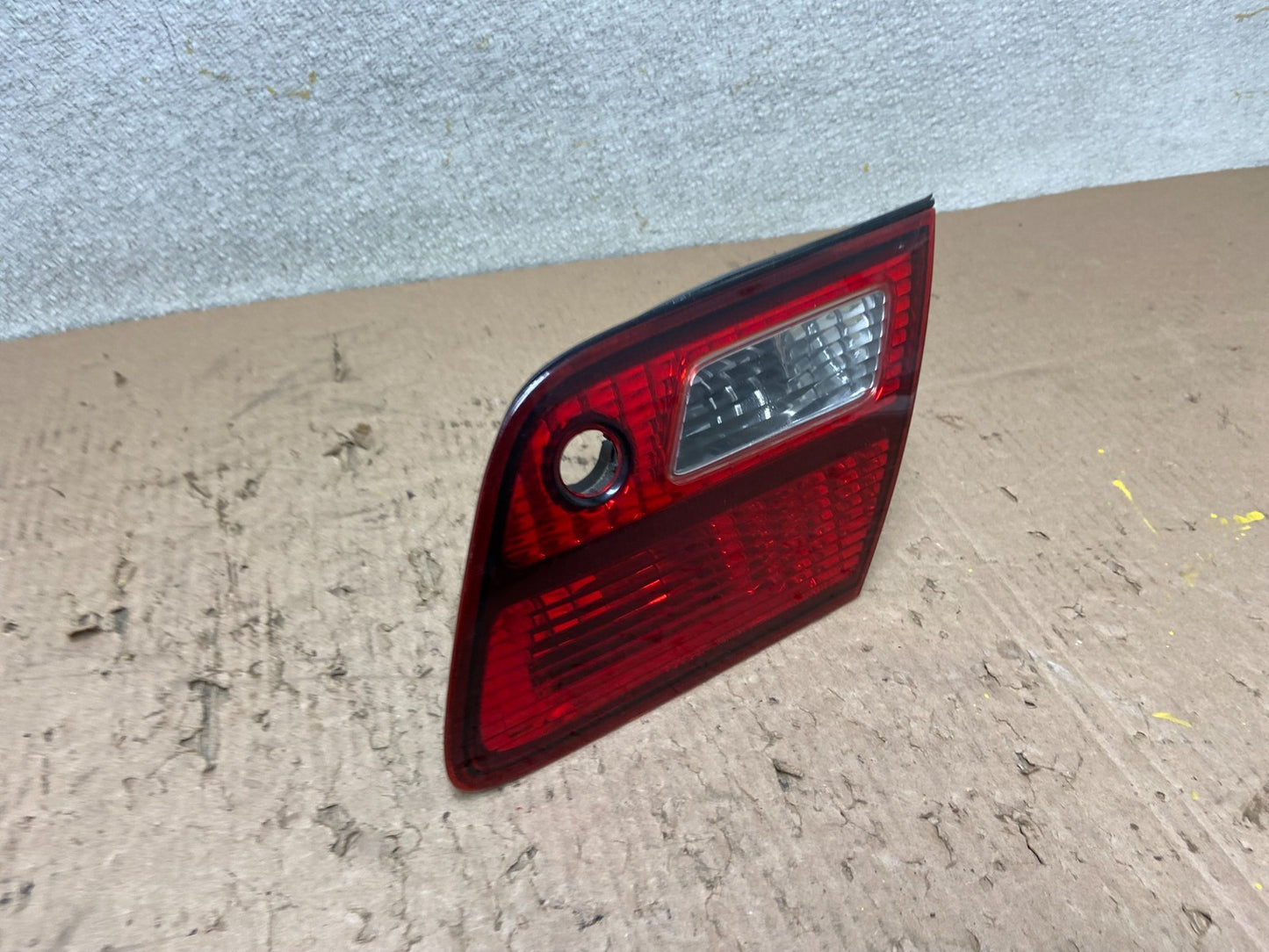 1998-1999 Toyota Avalon Right Passenger RH Side Inner Tail Light OEM Y0439 GD2