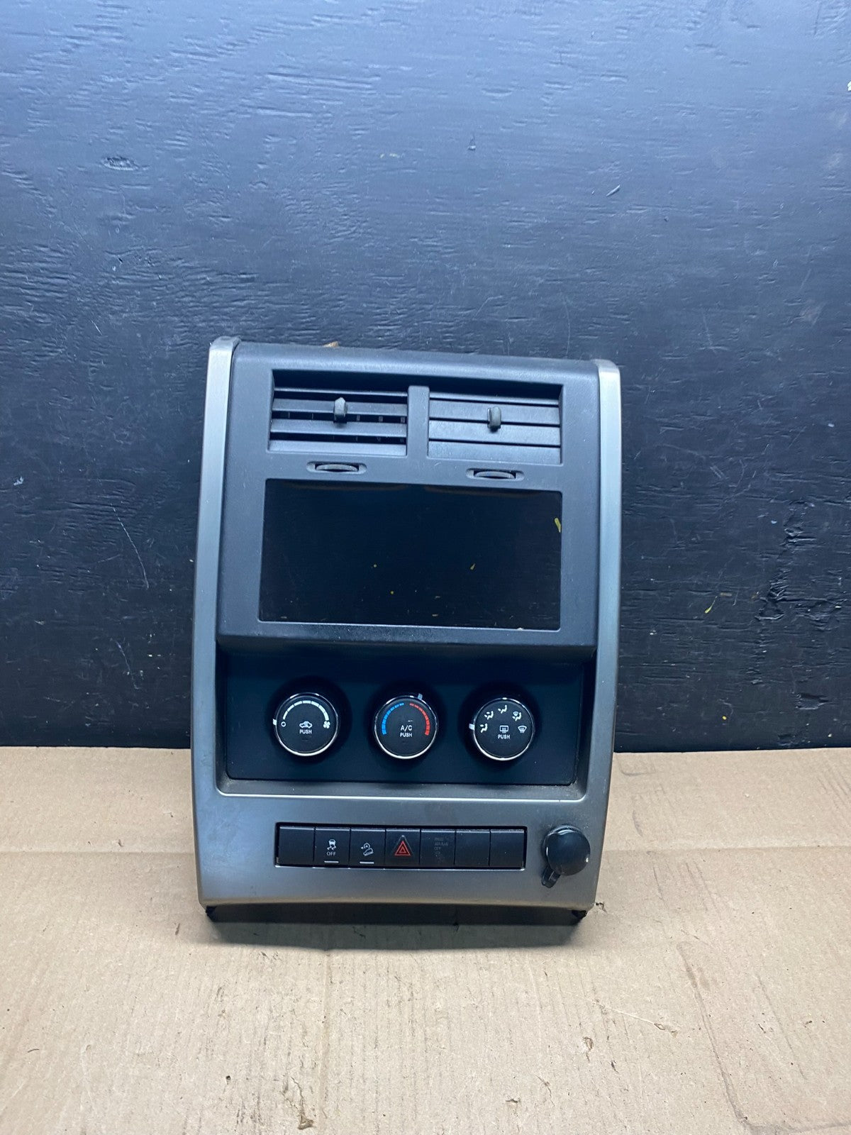 2008 to 2012 Jeep Liberty Dash Climate Temperature Control Radio Bezel P9293 DG0