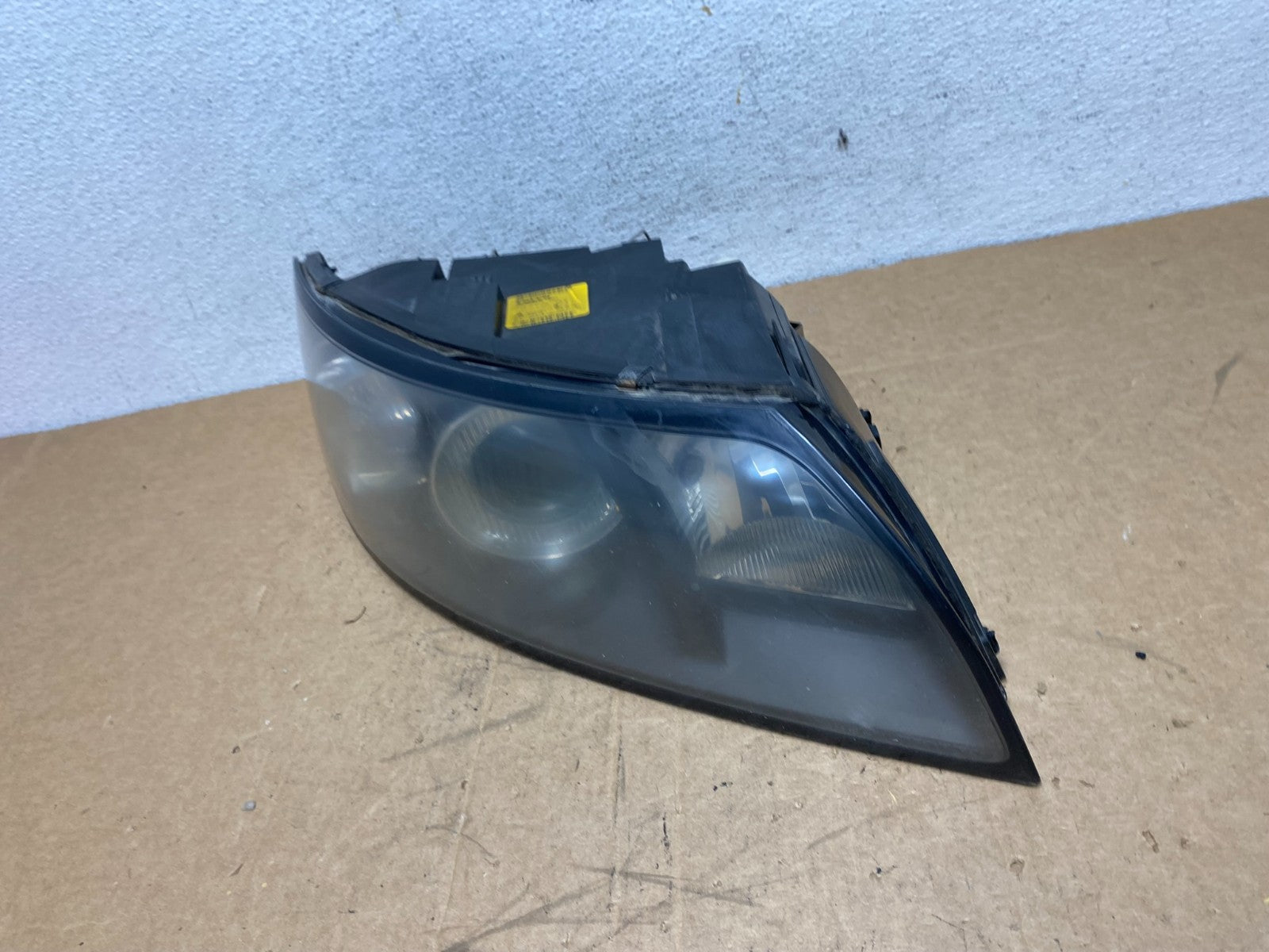 2004 to 2007 Volvo S40 Right Passenger Side Headlight AD6337 DW1