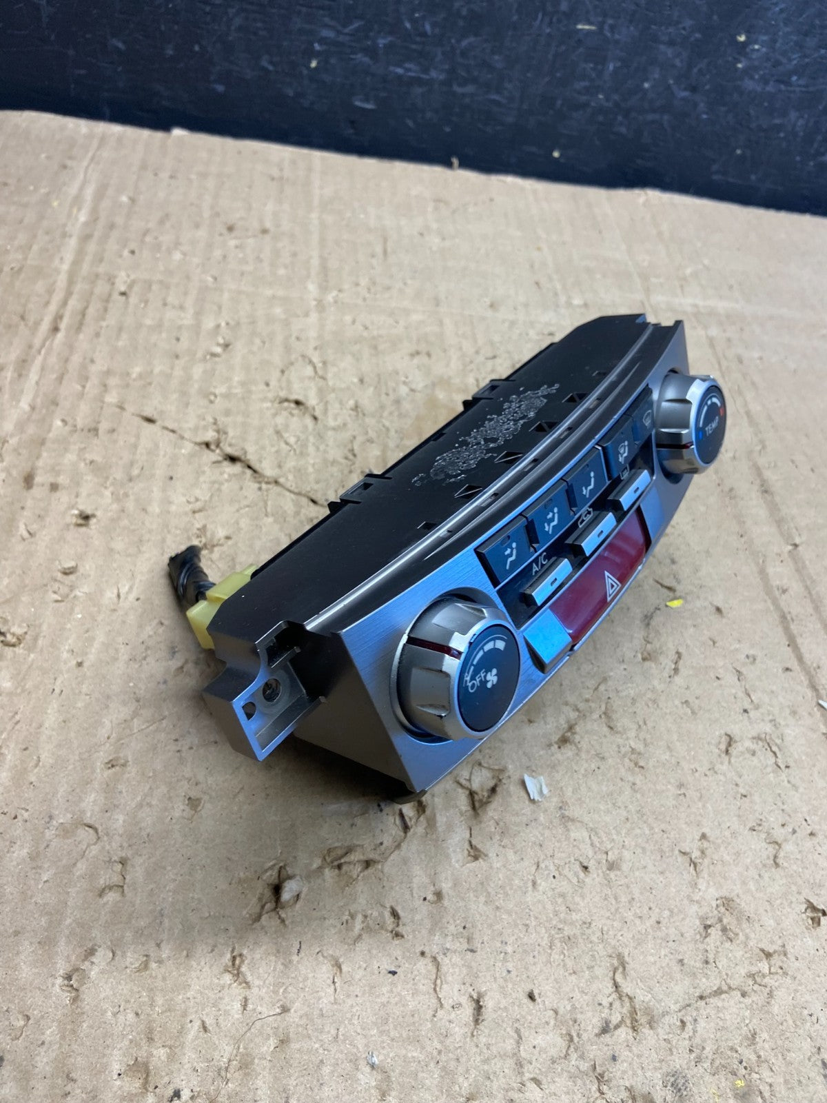 2010 - 2014 Subaru Outback Legacy A/C Heater Climate Control Unit AE1988 DG1
