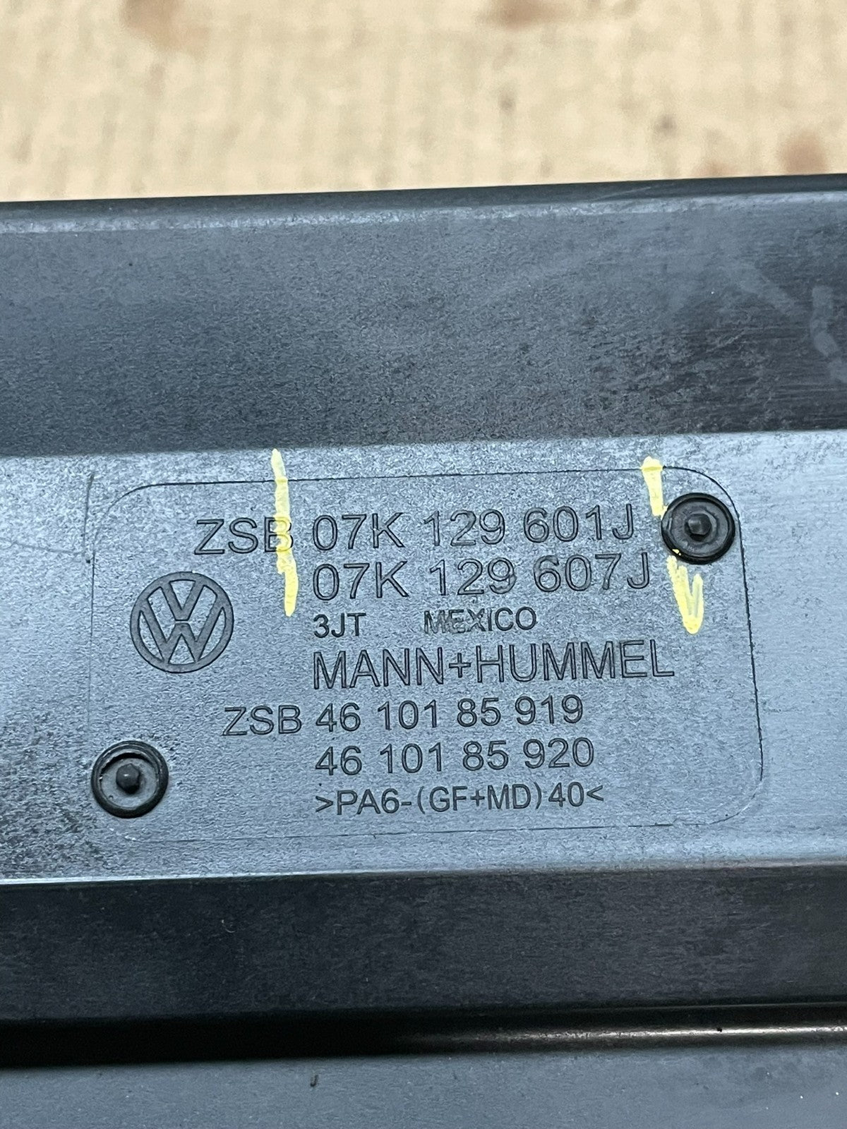 2005 to 2008 Volkswagen Jetta Beetle 2.5L Passat Engine Cover 07k129601j y9544 D6