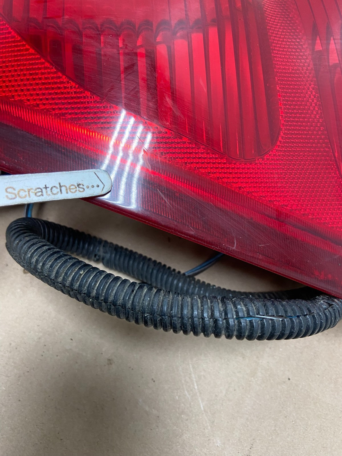 2002 - 2006 Chevrolet Avalanche Right Passenger Rh Side Tail Light AG5704 DW3
