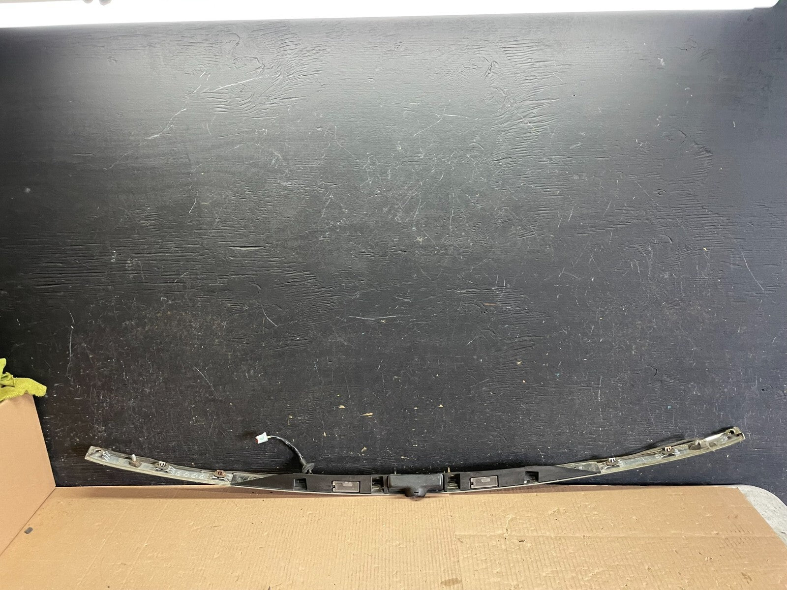 2011 to 2014 Ford Explorer Rear Tailgate Gate Trim Molding With Camera M8186 DG4