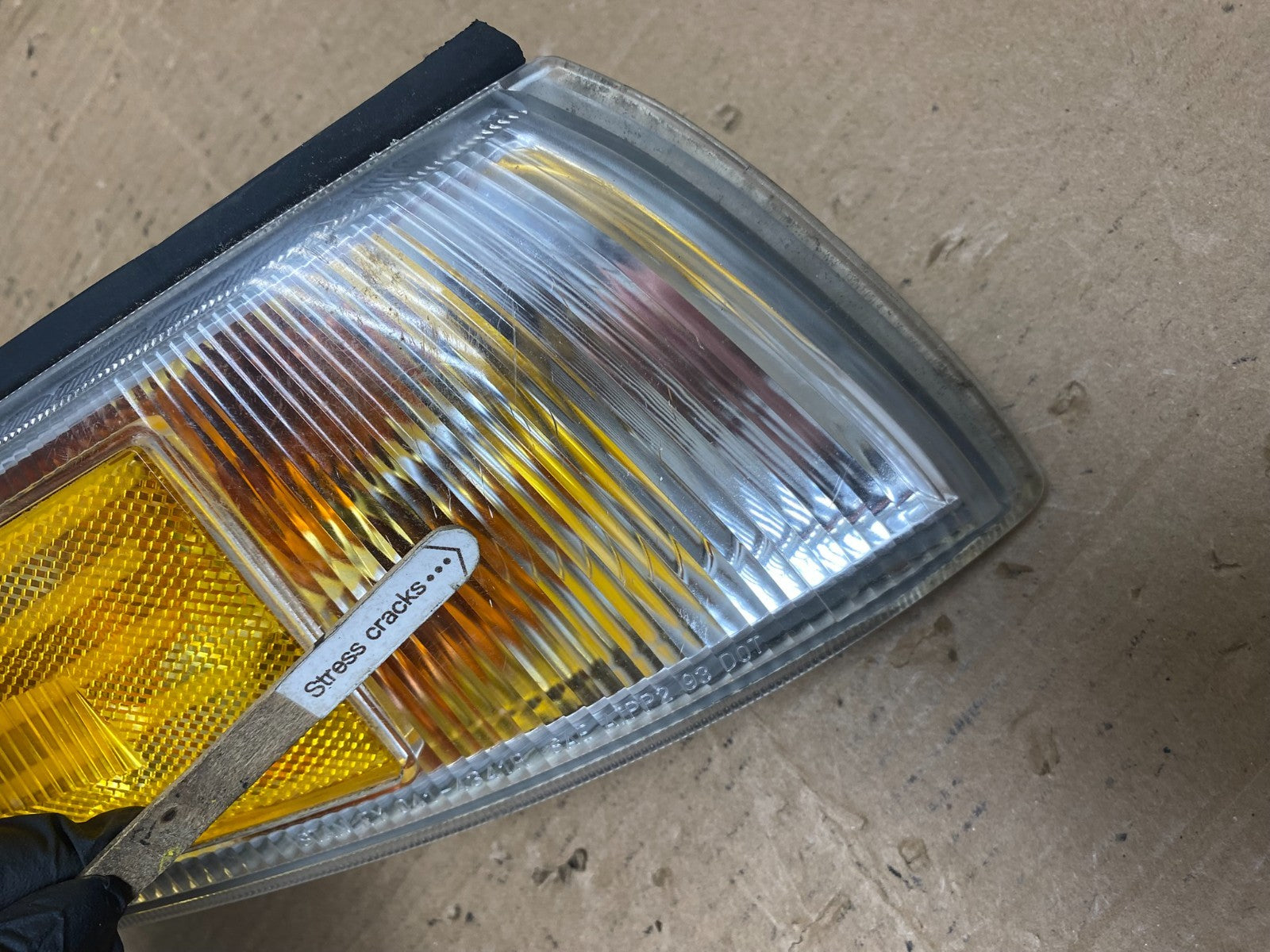 1997 to 2001 Mitsubishi Mirage Right Passenger RH Turn Signal OEM R0597 DW4