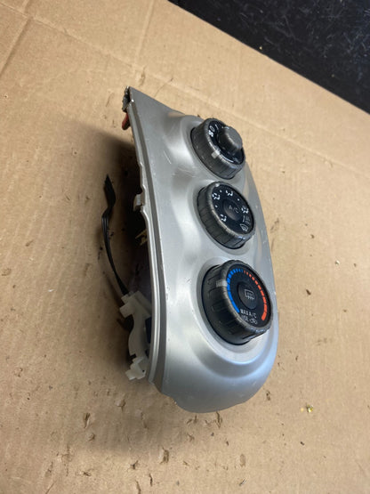 2000 to 2005 Toyota Yaris A/C Heater Climate Control Unit Switch AB9443 DG3
