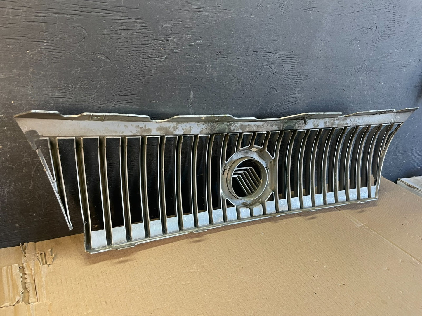 2006 to 2010 Mercury Mountaineer Front Upper Grill Grille AE3579 DG5