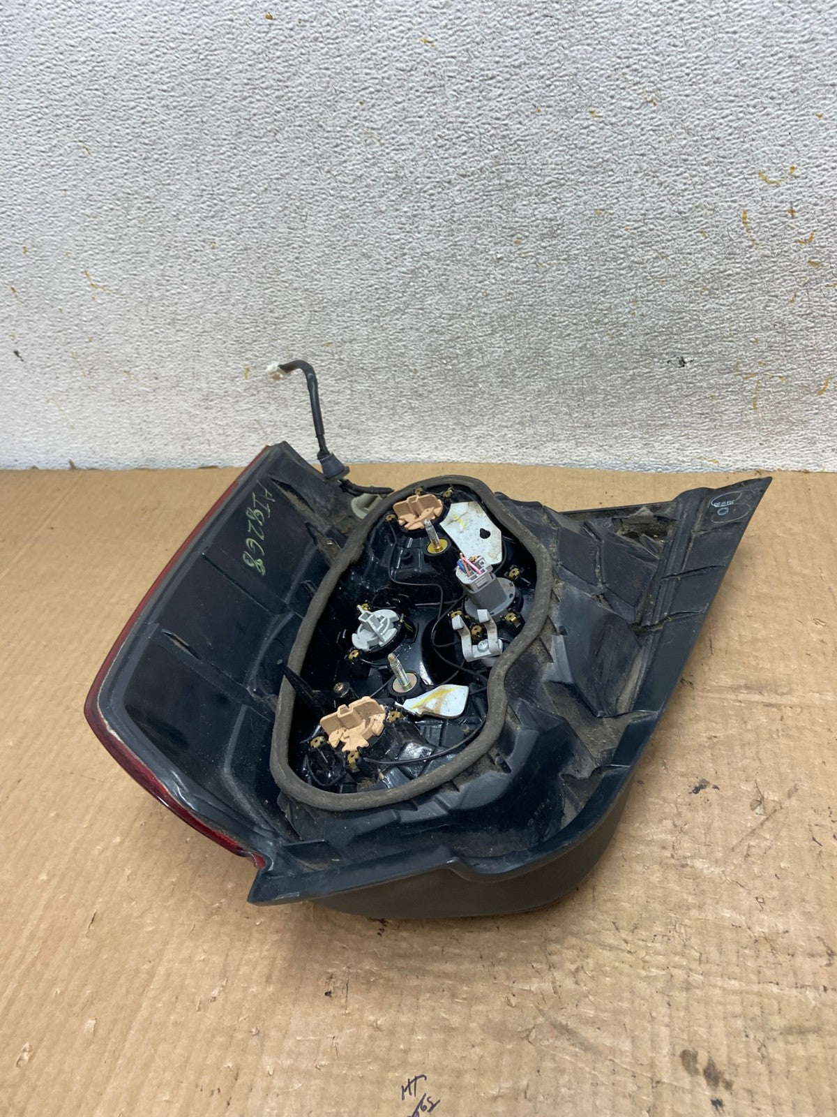 2004-2007 Toyota Highlander Left Driver LH Side Tail Light AI8268 LK6