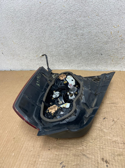 2004-2007 Toyota Highlander Left Driver LH Side Tail Light AI8268 LK6