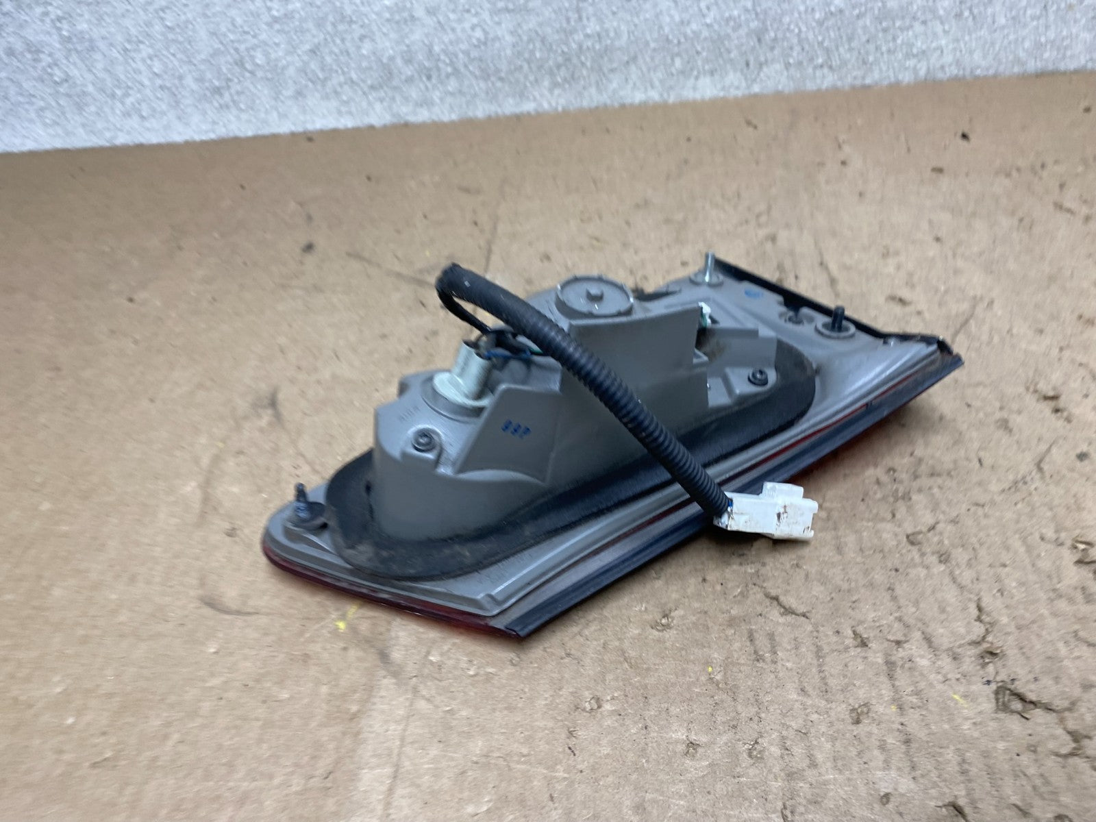 2009 - 2010 Lexus Is250 Is350 Right Passenger RH Inner Tail Light Oem X2081 DW3