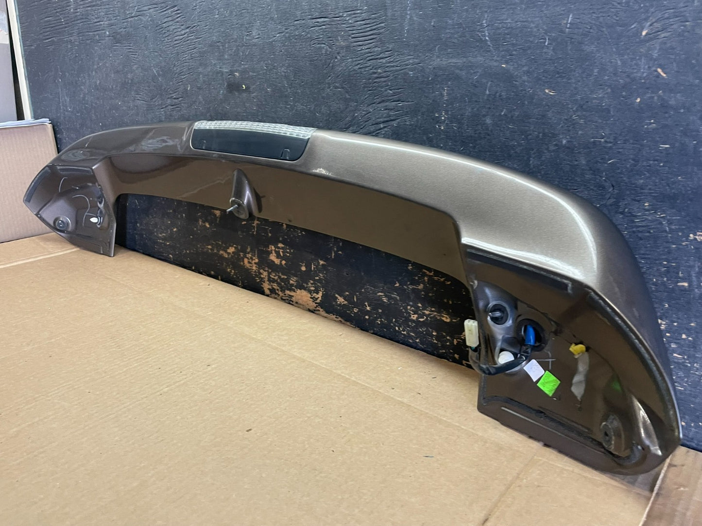 2008 to 2014 Subaru Tribeca Rear Spoiler Wing AB2966 DG9