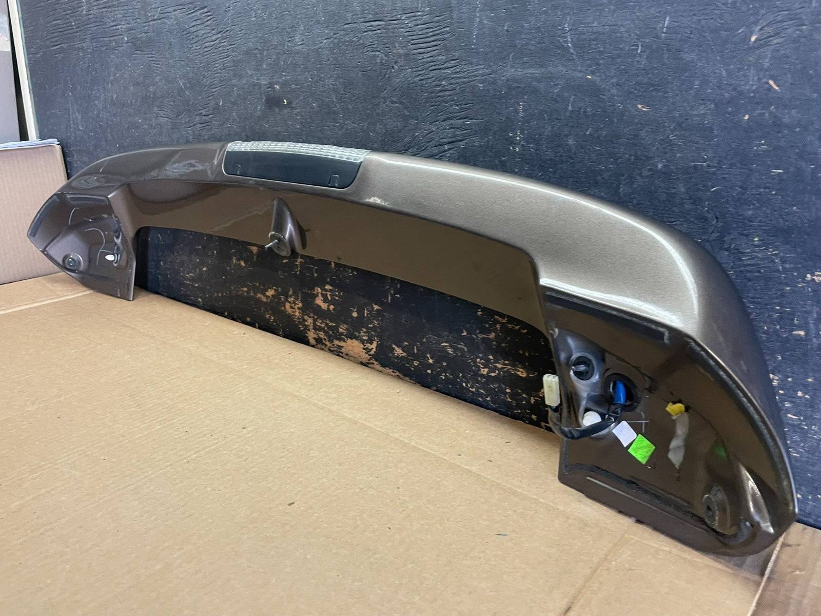 2008 to 2014 Subaru Tribeca Rear Spoiler Wing AB2966 DG9