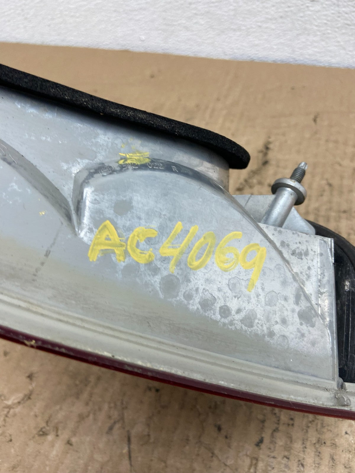 2001-2003 BMW 325Ci 330Ci E46 Right Passenger RH Tail Light AC4069 DG6