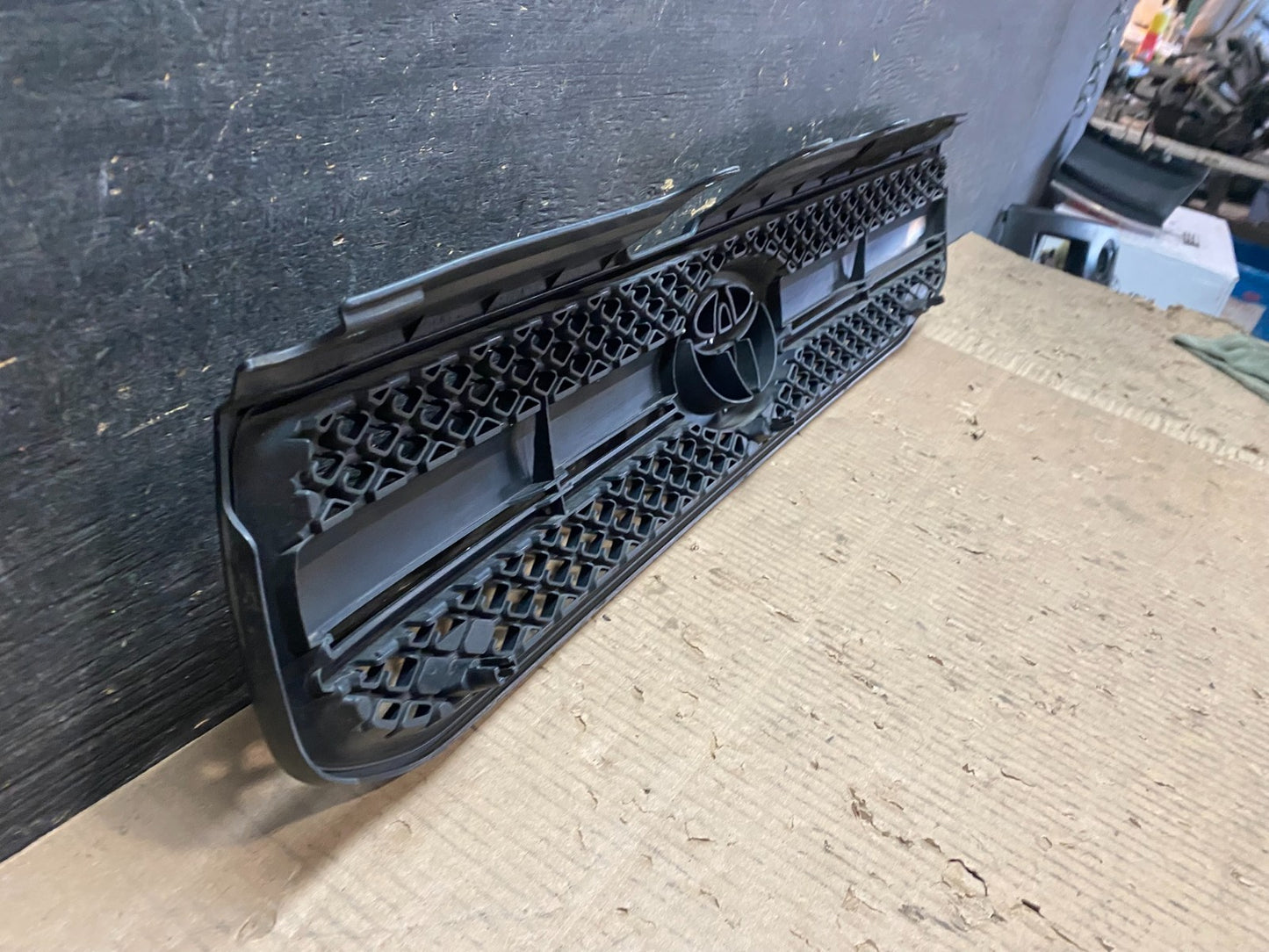 2004 2005 Toyota RAV4 Front Upper Grill Grille DG1 Oem W6157 DG5