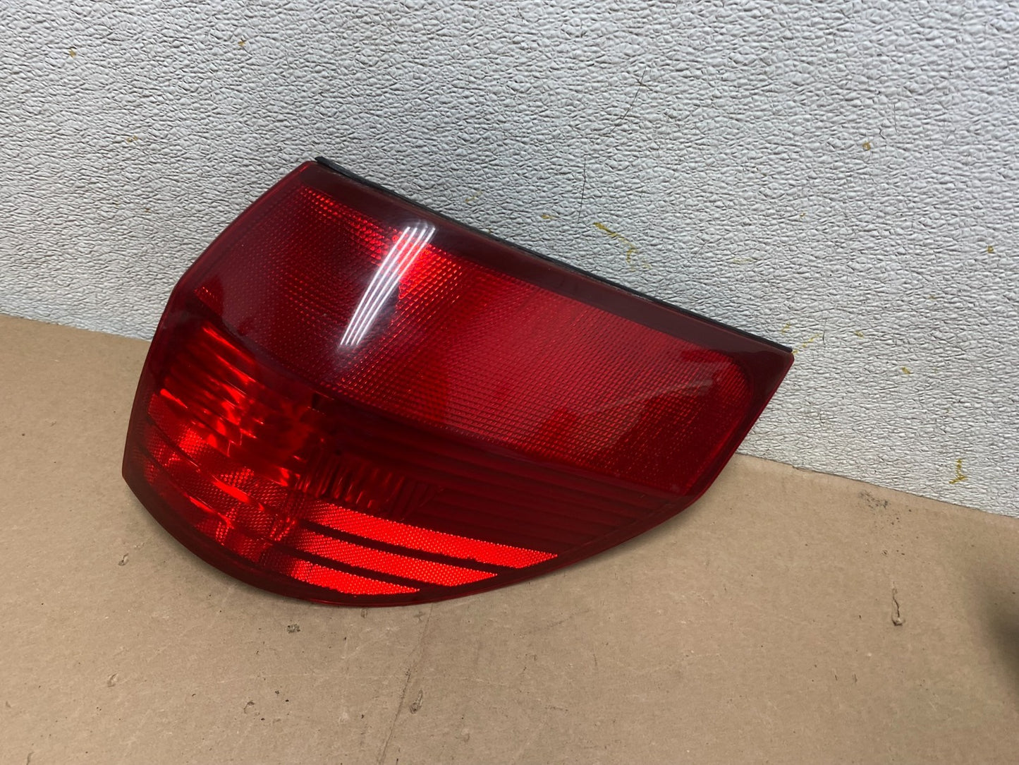 2004-2005 Toyota Sienna Right Passenger Rh Side Tail Light Oem Q4088 DW1