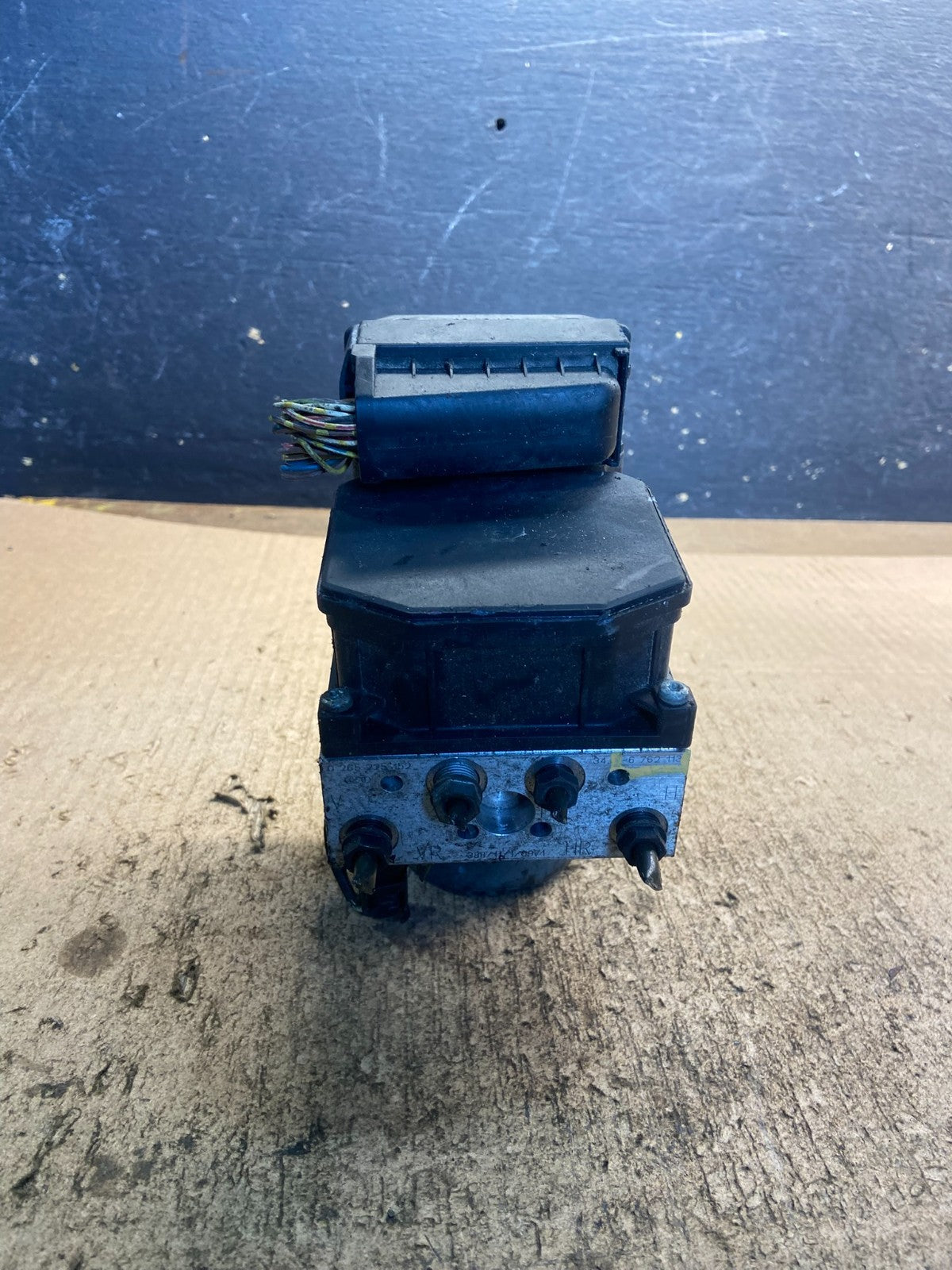 2001 2002 2003 BMW 325i 330i ABS Anti Lock Brake Pump 3451 6762113 z8937 DG1