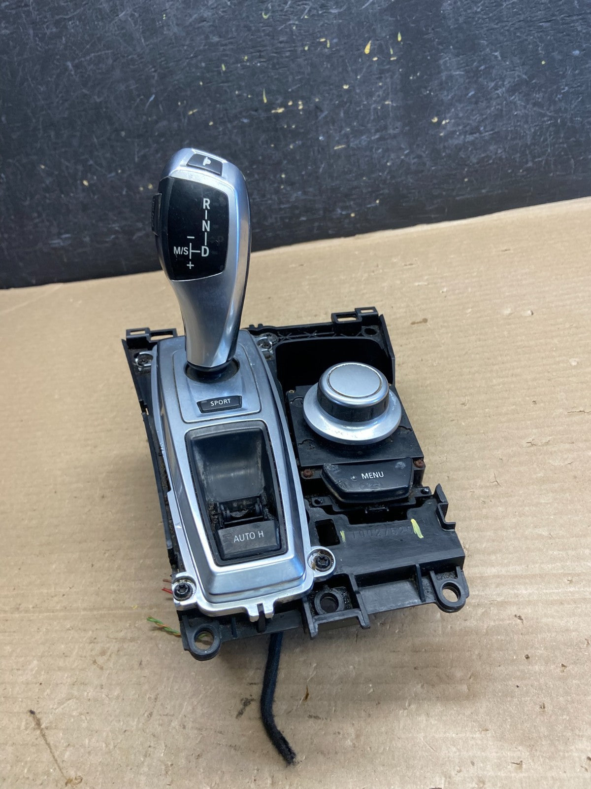 2007 to 2013 BMW X5 E70 Shift Shifter Selector Gear W/ Bezel AH1546 PS0