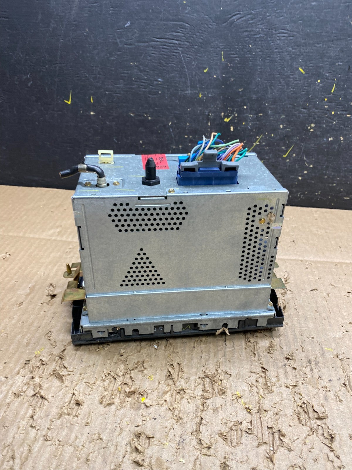 1998 to 2001 Cadillac Deville Eldorado AM/FM Radio CD Player OEM V7340 DG7