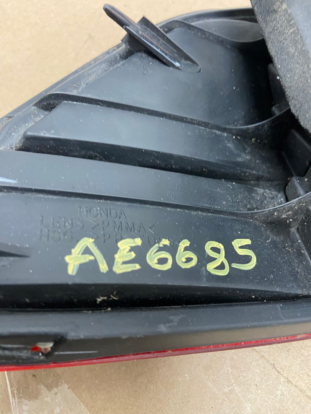 2001 to 2002 Honda Accord Sedan 4door Right Passenger Tail Light AE6685 LK6
