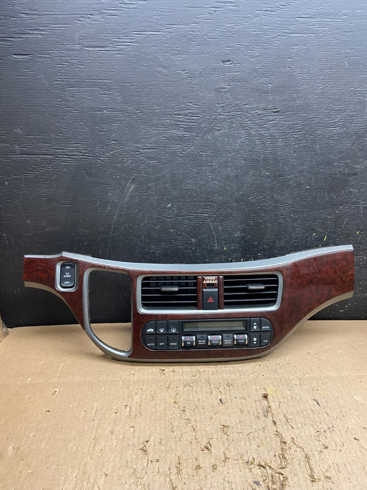 2005 to 2010 Honda Odyssey Radio Climate Control Dash Trim Bezel T8370 DG0