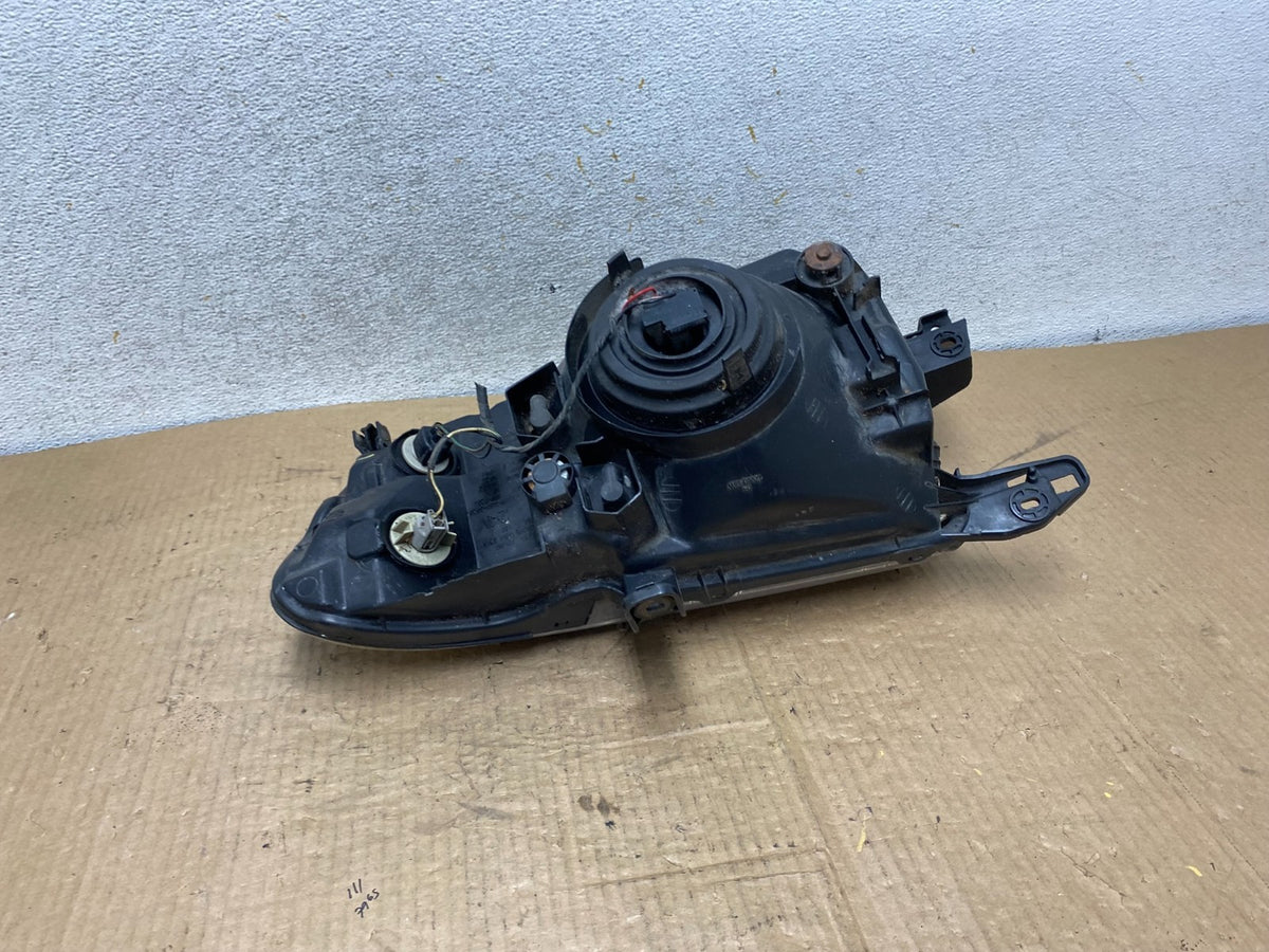 2000 to 2004 Mitsubishi Montero Pajero Right Passenger RH Headlight AI8004 DW8