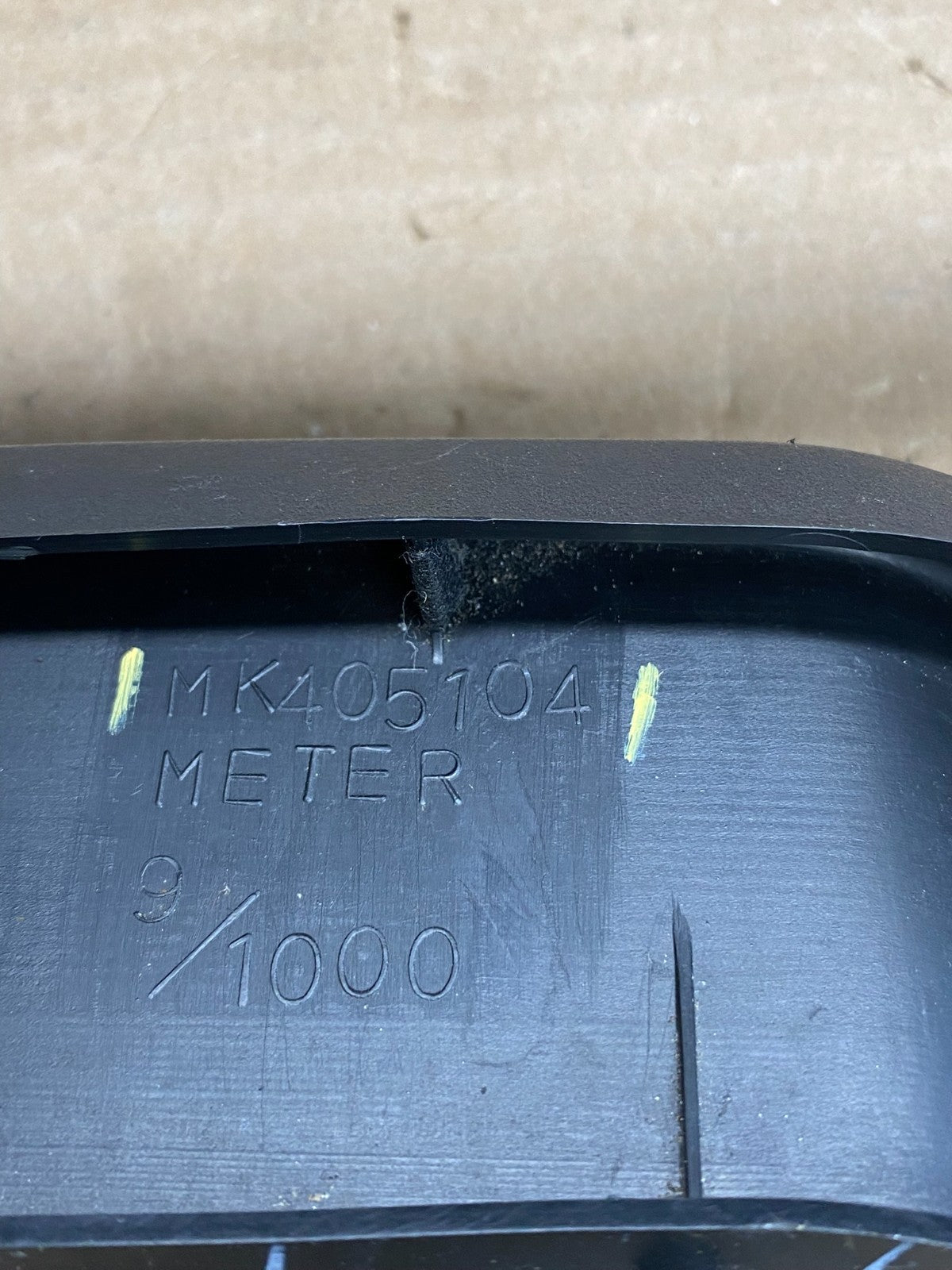 2006-2008 Mitsubishi Fuso Speedometer Instrument Cluster Bezel Switches ag52655