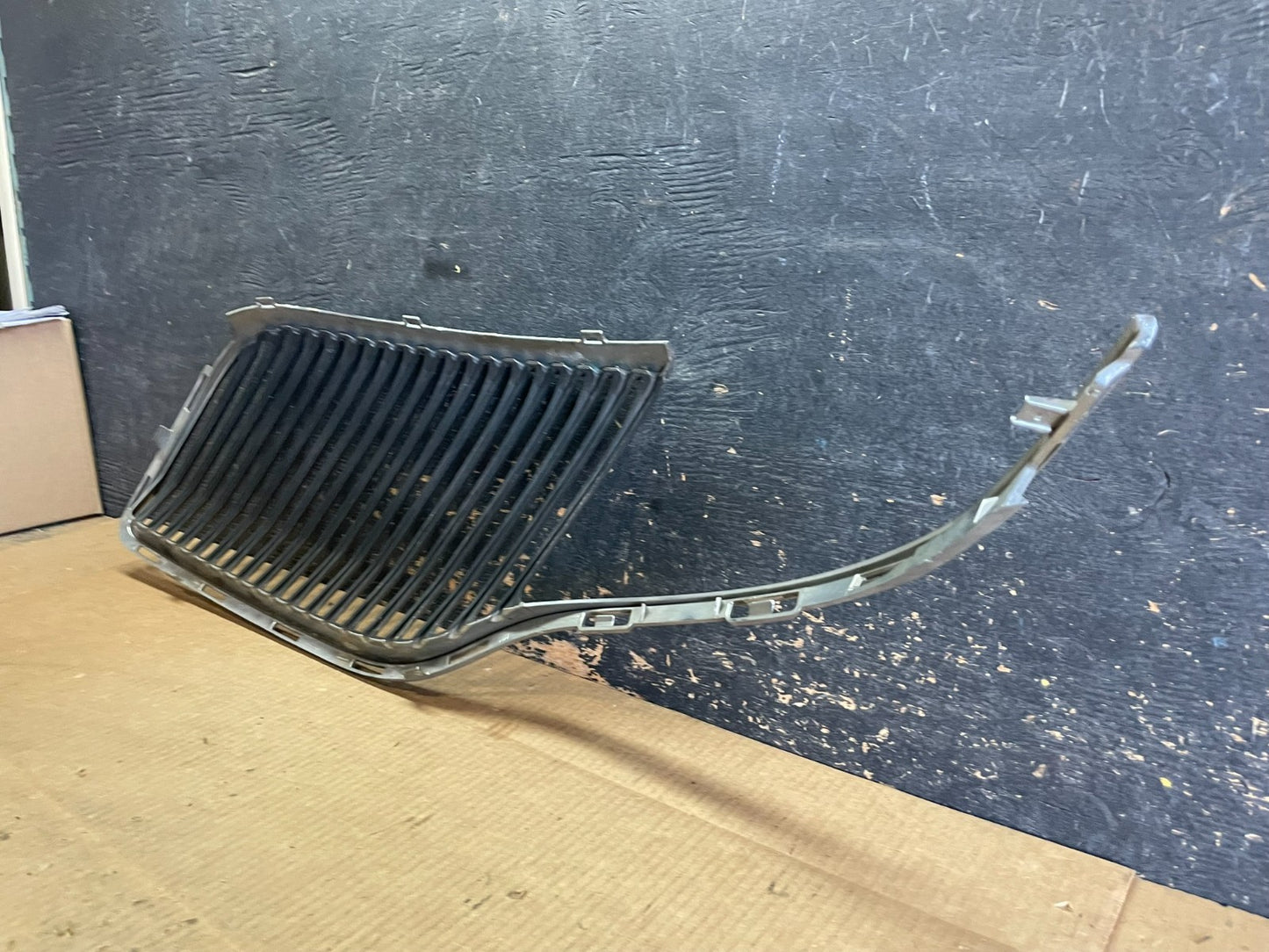 2013 to 2016 Lincoln MKT Right Passenger Side Grille Grill OEM ab2854 DG5