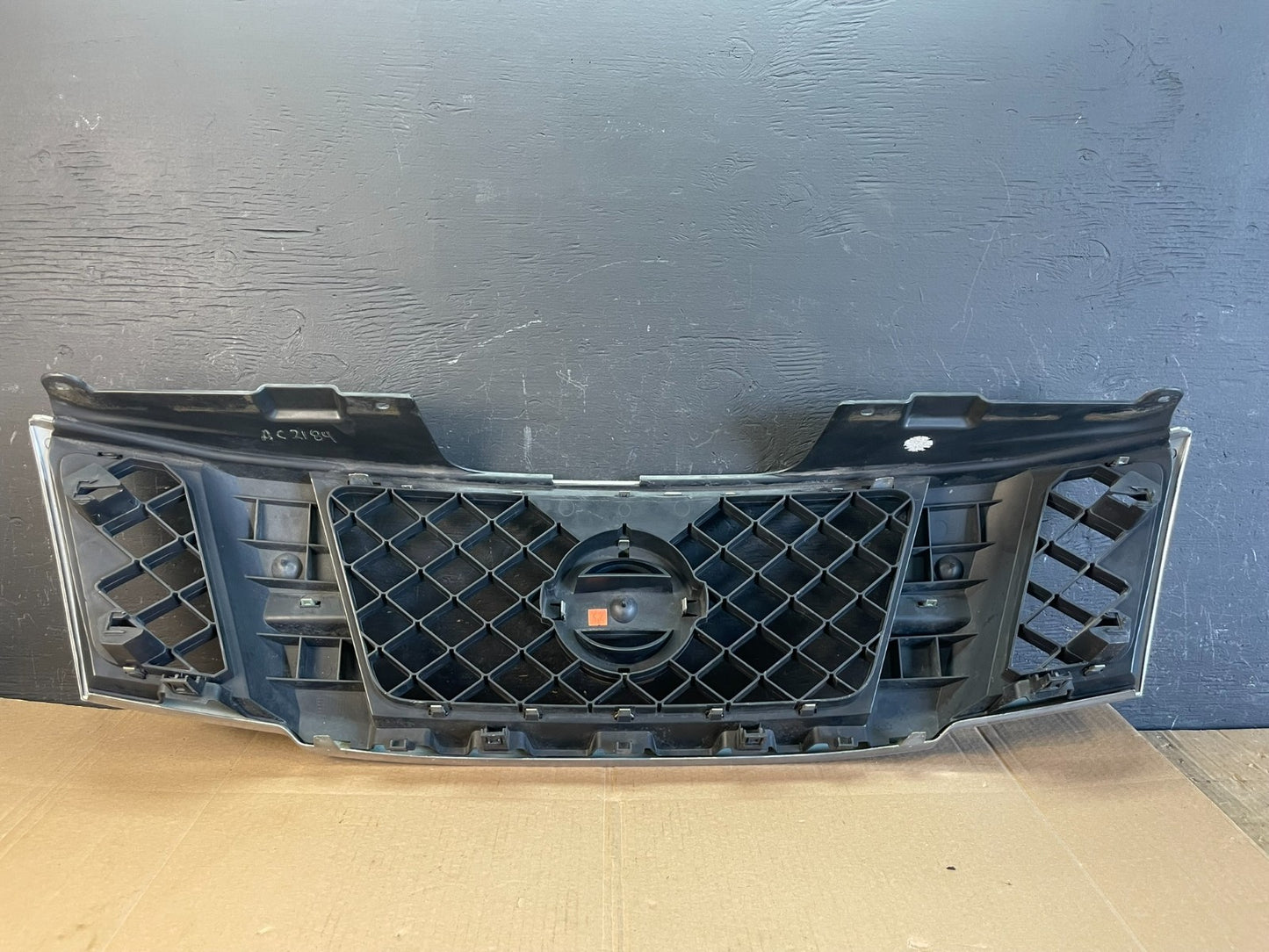 2008 to 2012 Nissan Pathfinder Front Upper Chrome Grill Grille OEM  ac2184 DG4