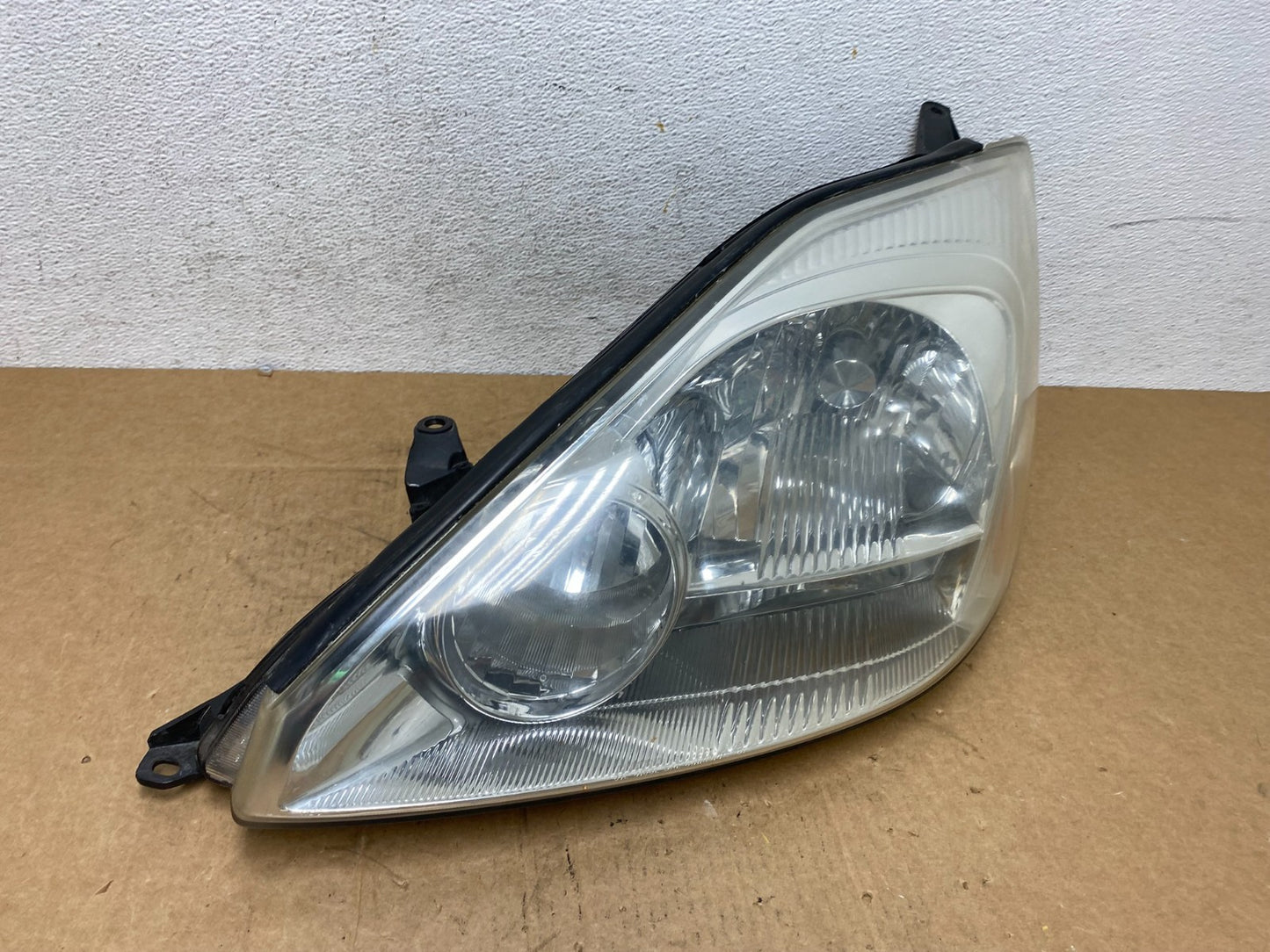 2004-2005 Toyota Sienna Left Driver LH Side Halogen Headlight DEPO AD6249 DW2