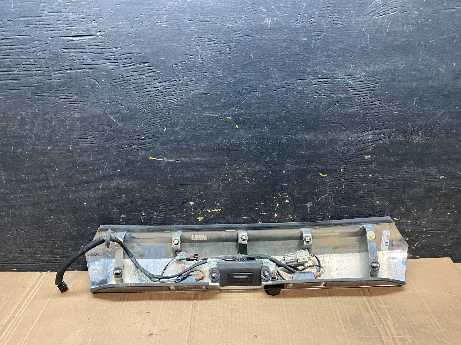2011-2015 GMC Terrain Tailgate Liftgate Chrome Finish Molding Camera w2089 DG5