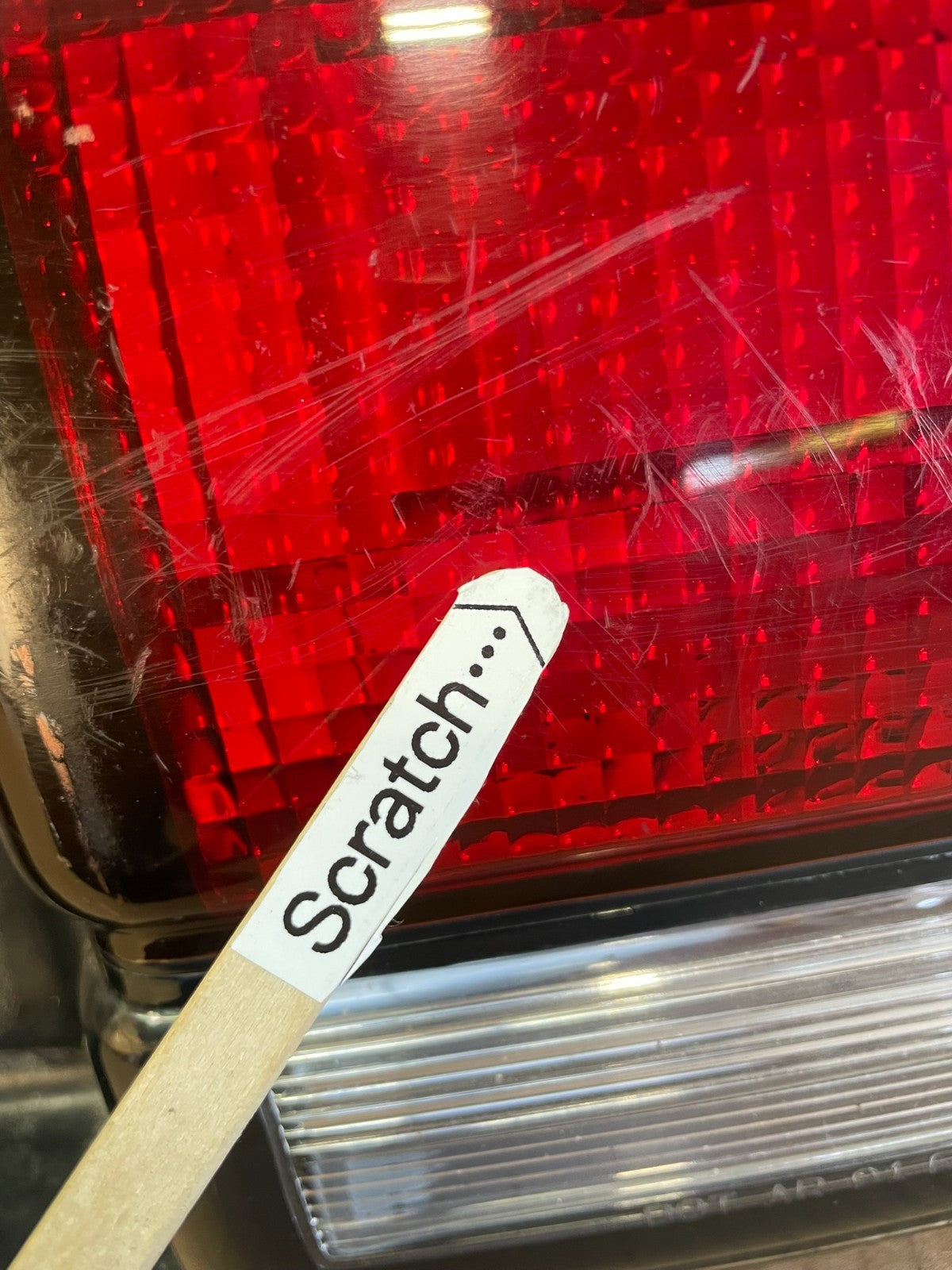 1992 1993 Chevrolet Cavalier Rear Trunk LID Center Tail Light AH0468 DG3