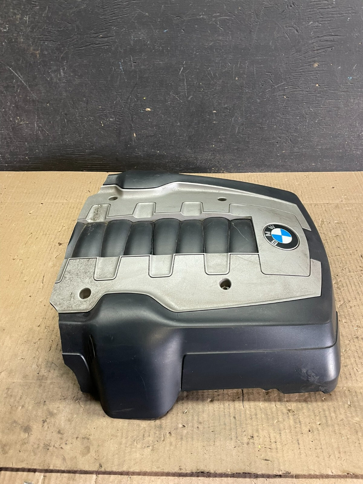 2006 to 2010 BMW 550i 650i 750i Plastic Engine Cover Shield i7805 DG3