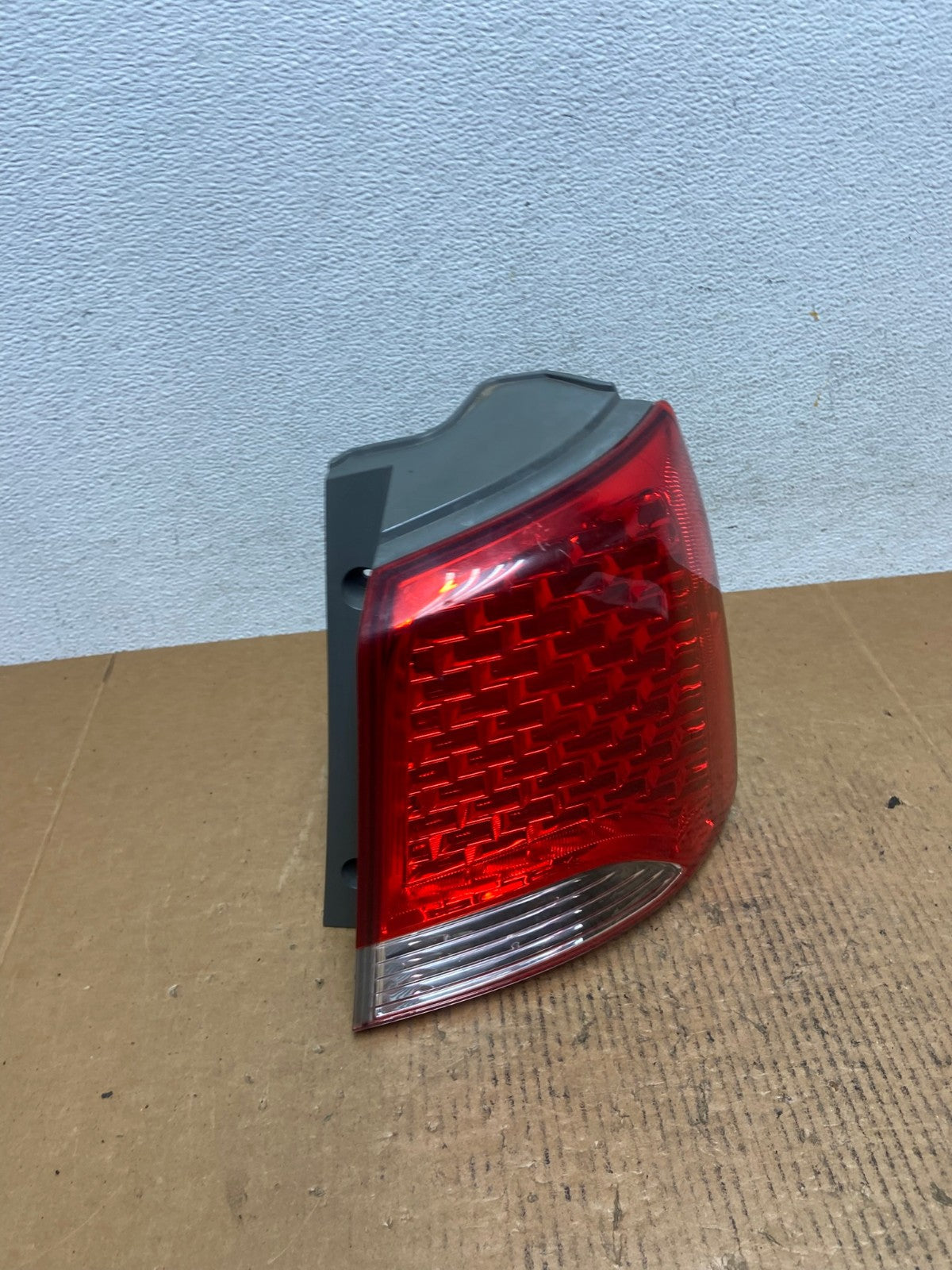 2011 to 2013 Kia Sorento Right Passenger RH Side Tail Light AE0655 LK2