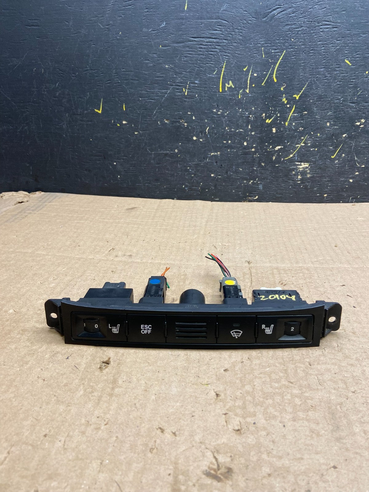 2006 - 2012 Kia Sedona Entourage Front Heated Seat Switch ESC OFF z0104 DG0