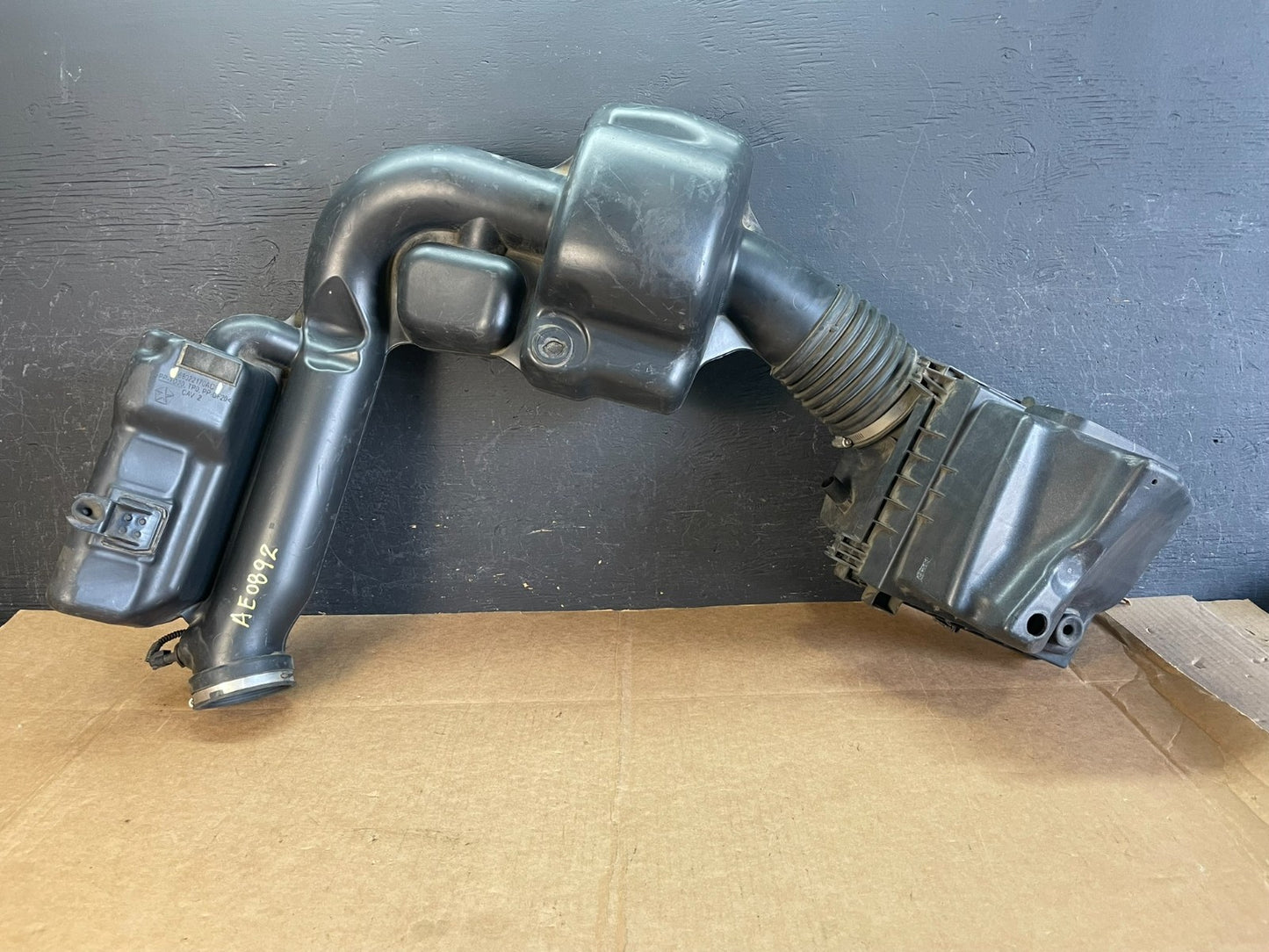 2011 - 2013 Dodge Durango 3.6L Resonator Air Intake Tube AE0892 DG4