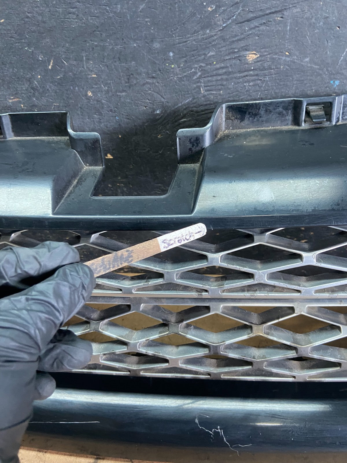 2010 to 2013 Land Rover Discovery  Front Upper Grill Grille Q9945 DG6