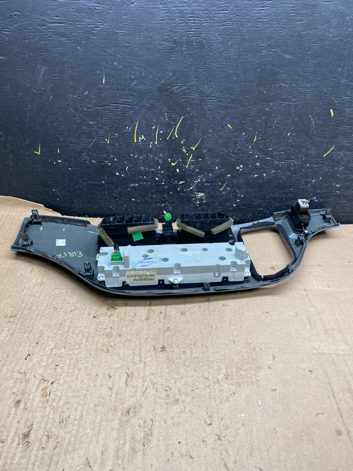 2005 to 2010 Honda Odyssey  Radio Climate Control Dash Trim Bezel z1813 DG4