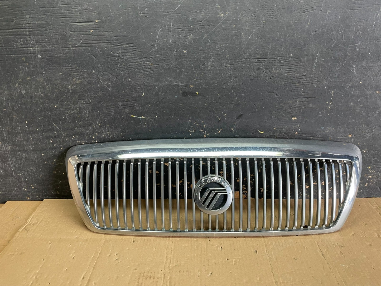 2003 to 2005 Mercury Grand Marquis Front Upper Grill Grille OEM aa8915 DG0