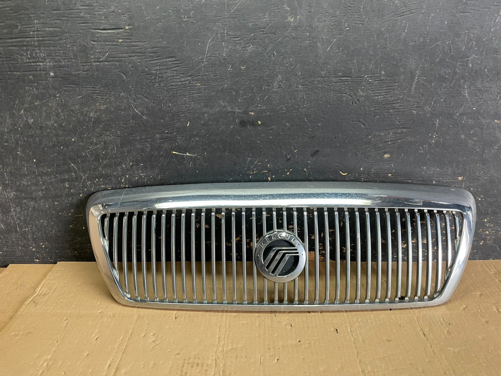 2003 to 2005 Mercury Grand Marquis Front Upper Grill Grille OEM aa8915 DG0