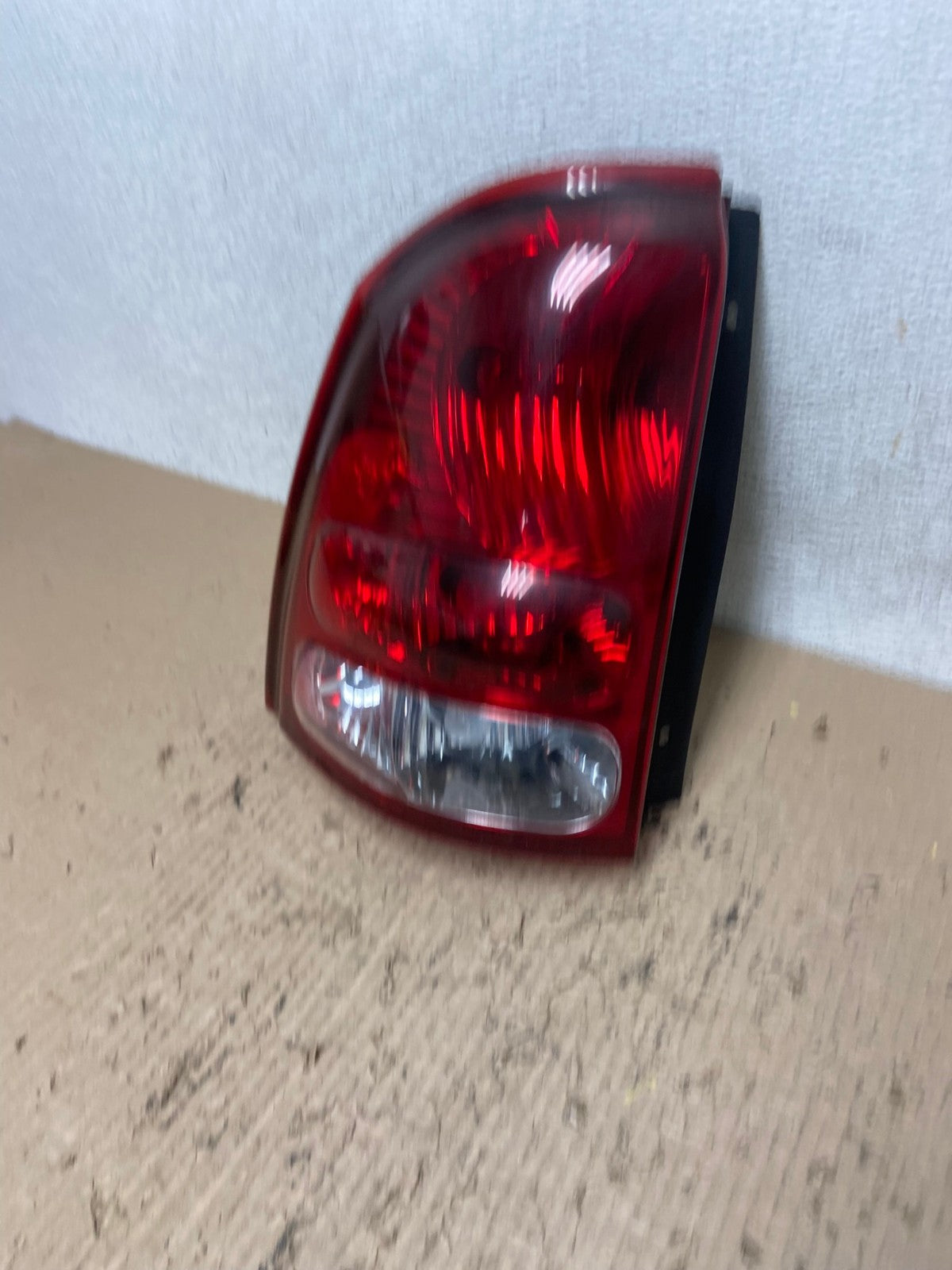 2004 to 2007 Buick Rainier Left Driver LH Tail Light AF7221 LK1