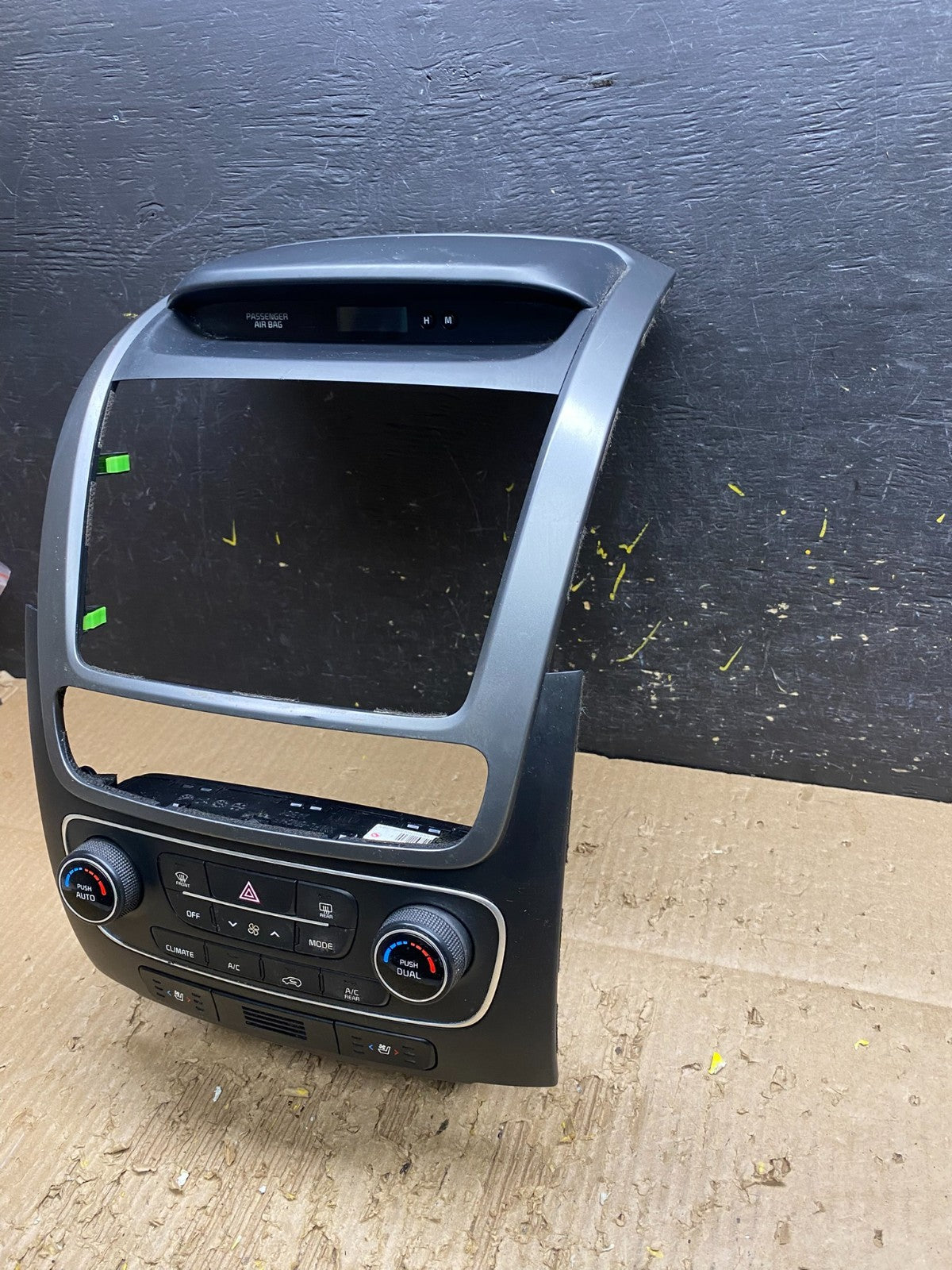2014 2015 Kia Sorento Temp AC Climate Control Panel Trim 972501u585 V9972 DG1