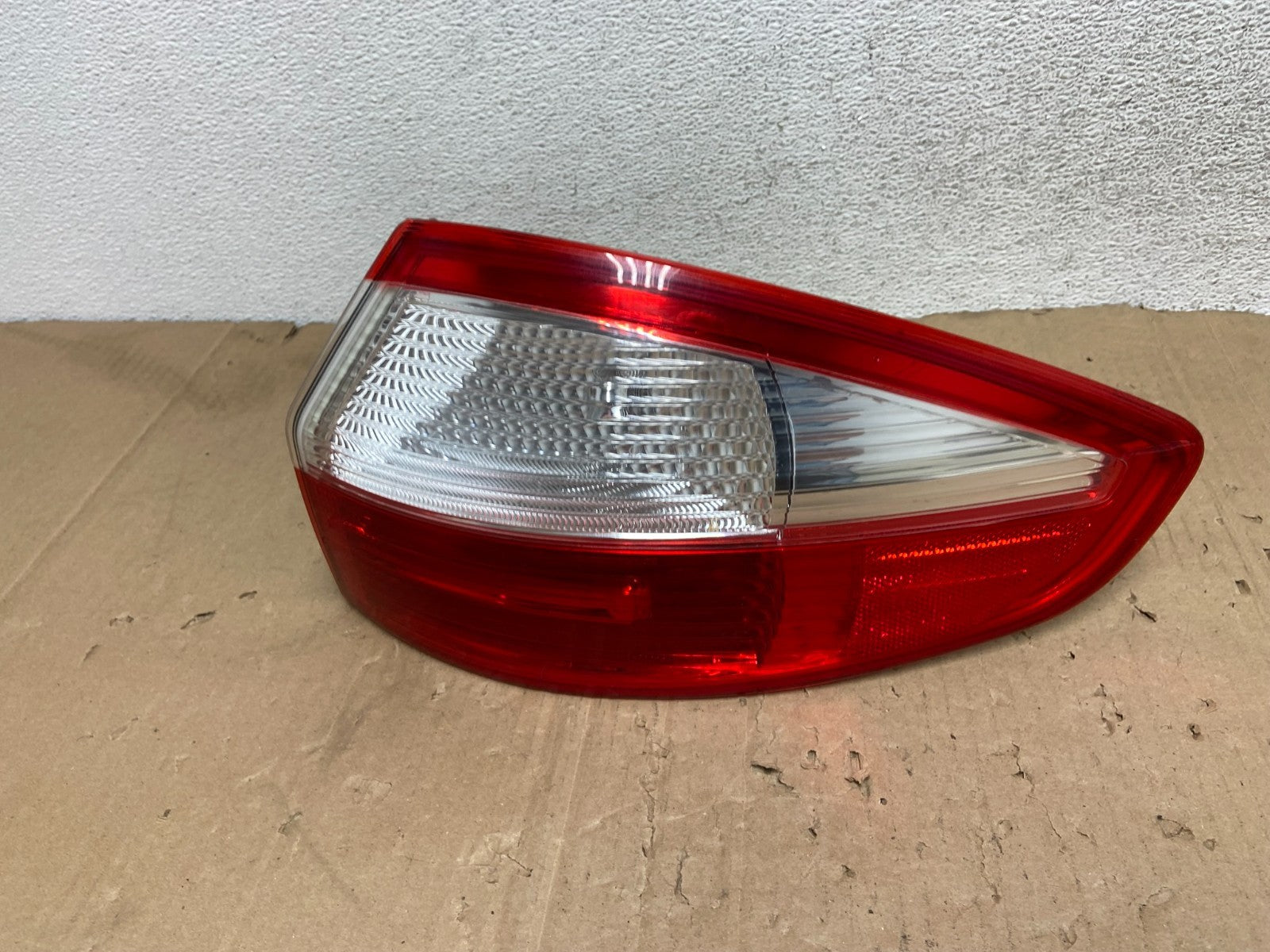 2014-2019 Ford Fiesta Right Passenger RH Side Tail Light AE9197 DW0
